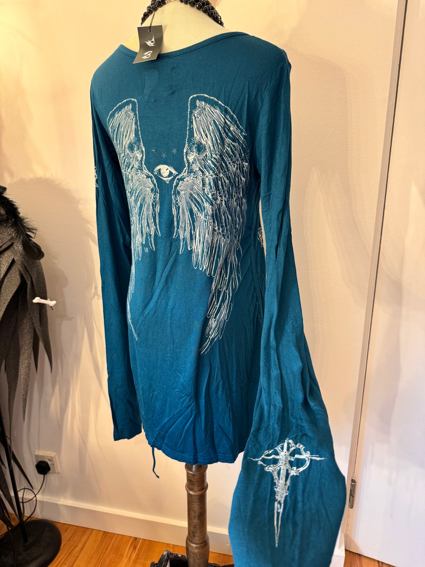 OZZ ON Wings Print Long-Sleeves Top
