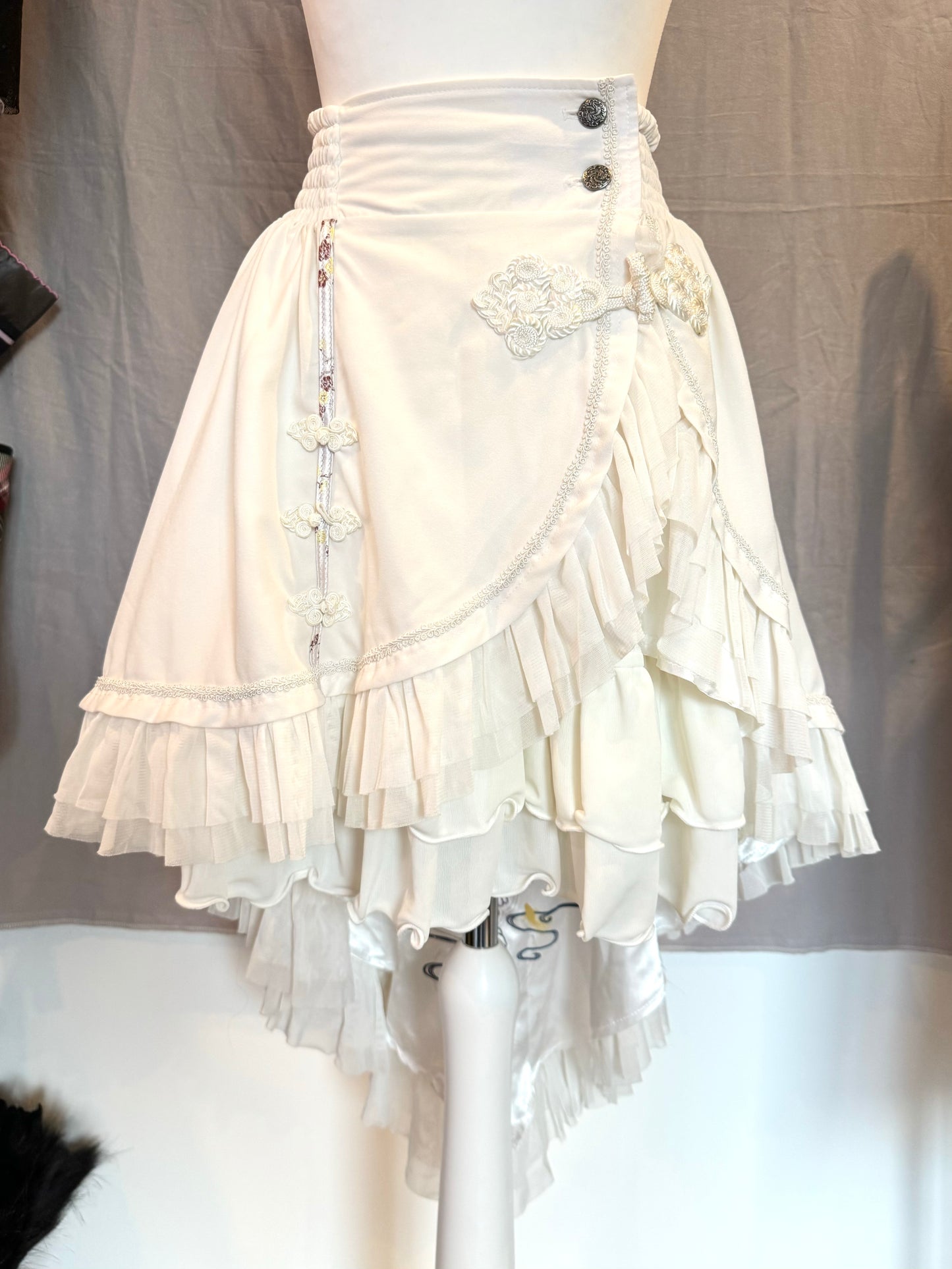 OZZ ON Knot Buckle Multi-Layers Floral Print Ruffle Skirt