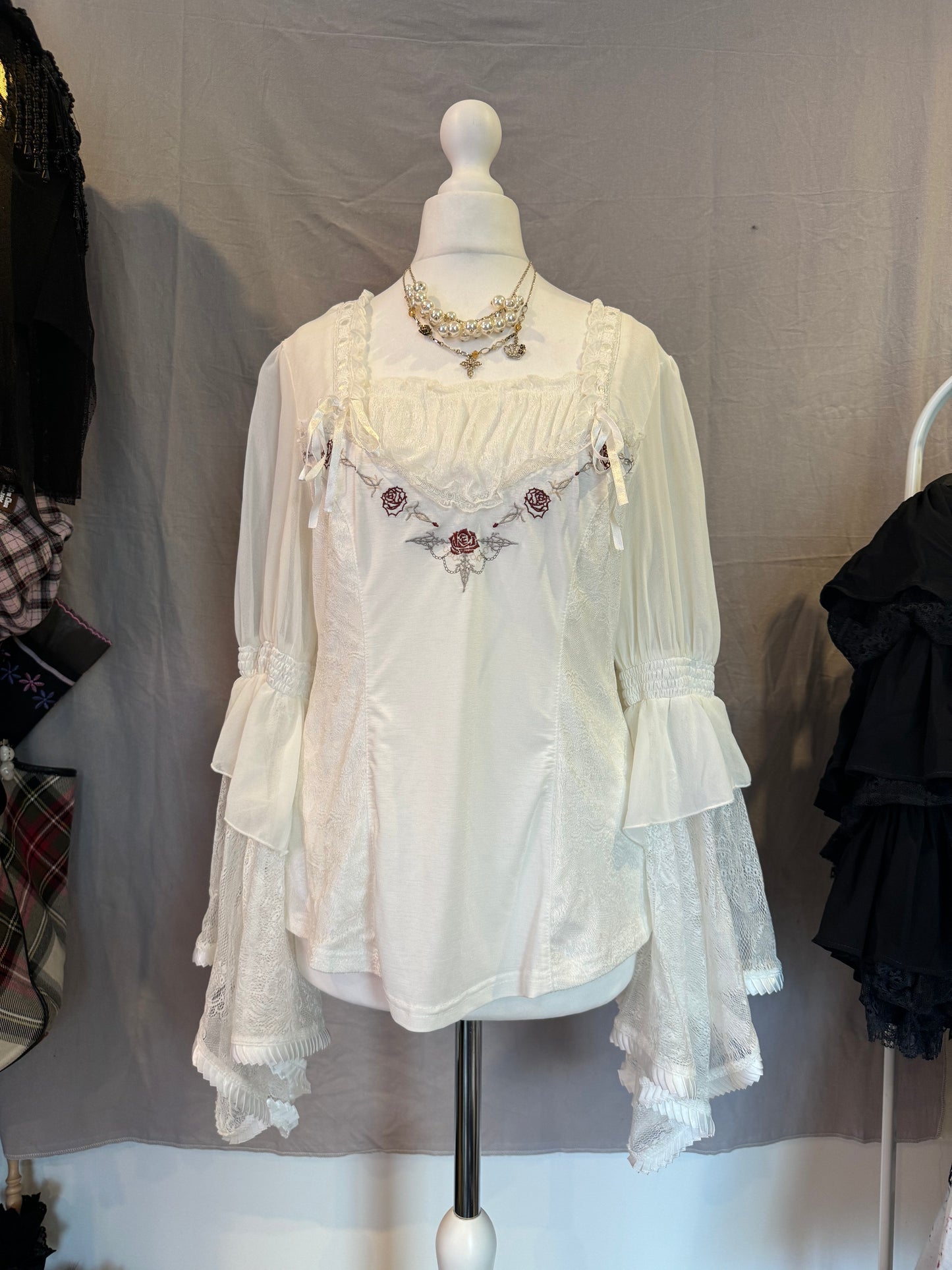 OZZ ON Hime-Sleeves Floral Print Mesh Top
