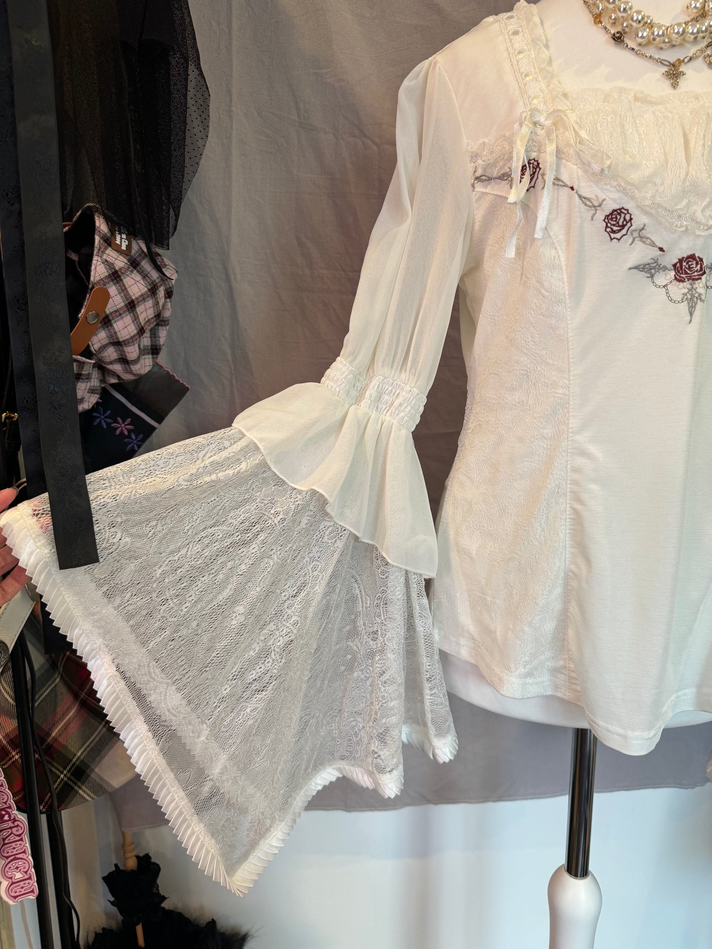 OZZ ON Hime-Sleeves Floral Print Mesh Top