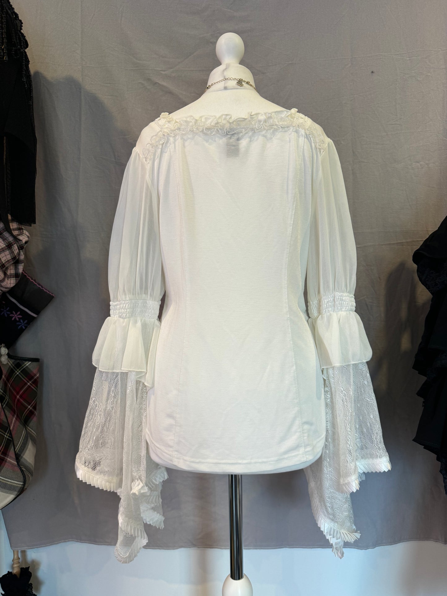 OZZ ON Hime-Sleeves Floral Print Mesh Top
