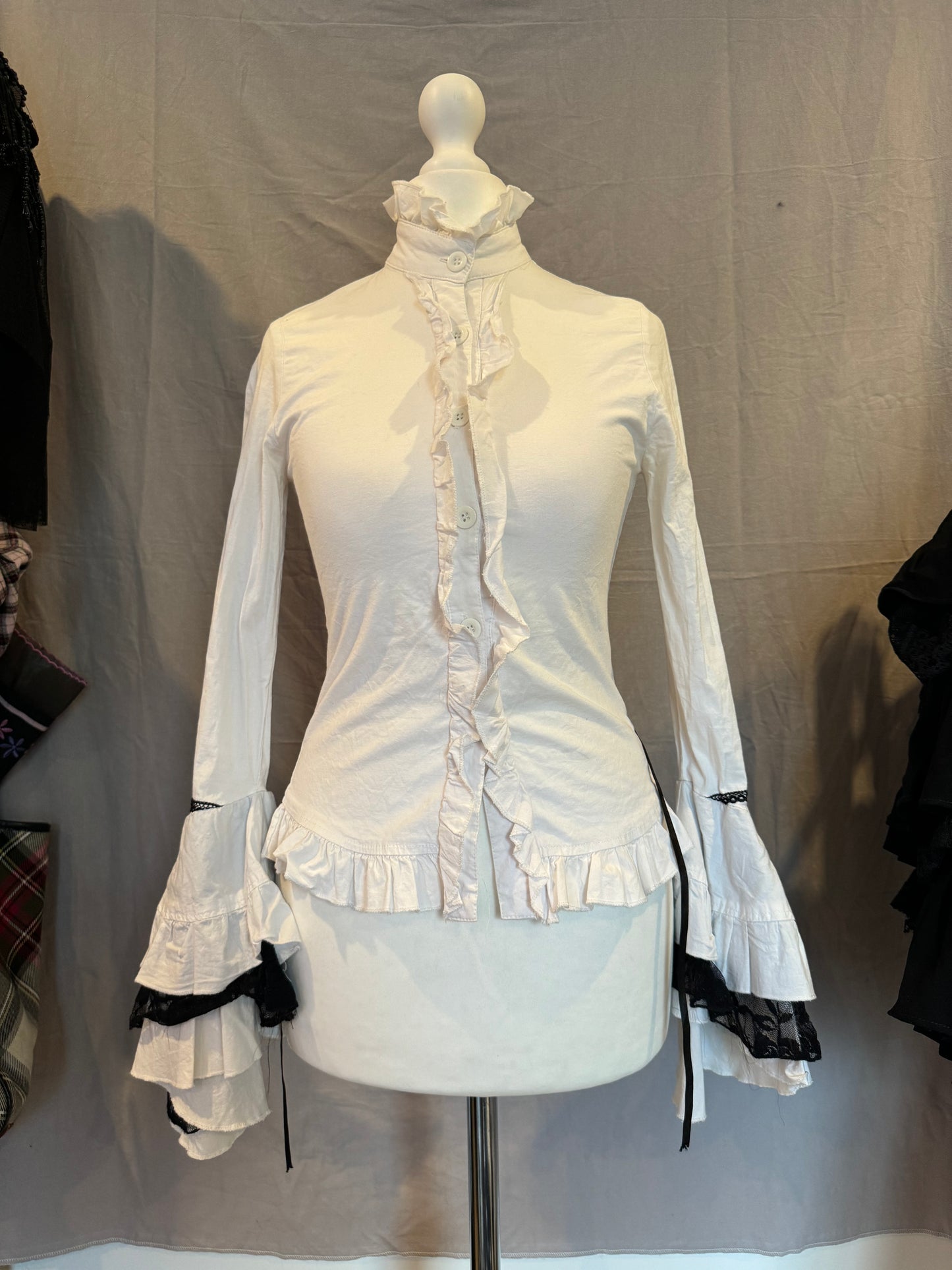 Drughoney Hime-Sleeves Ruffle Button-Up Top