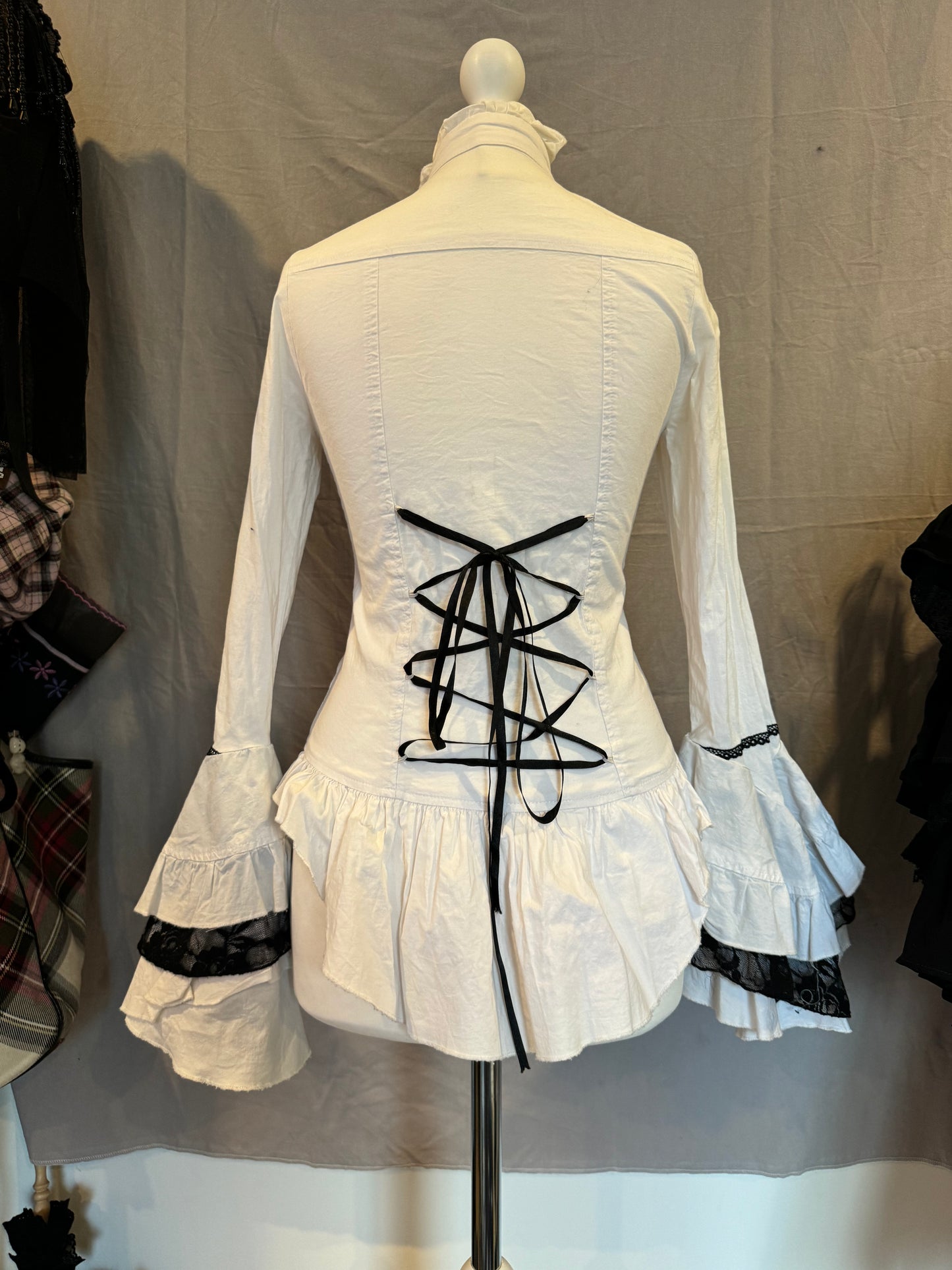 Drughoney Hime-Sleeves Ruffle Button-Up Top