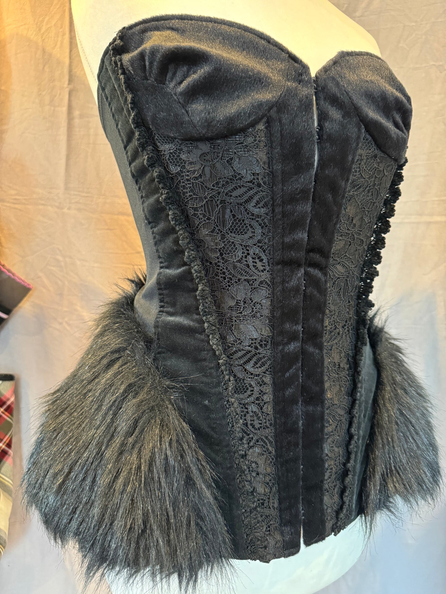 alice auaa Fur Corset