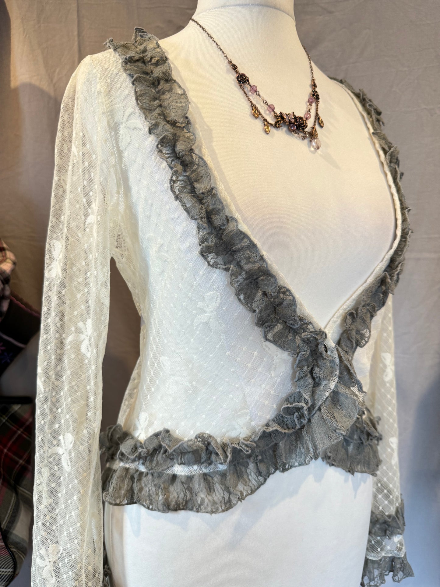 Gramm Mesh Ruffle Blouse