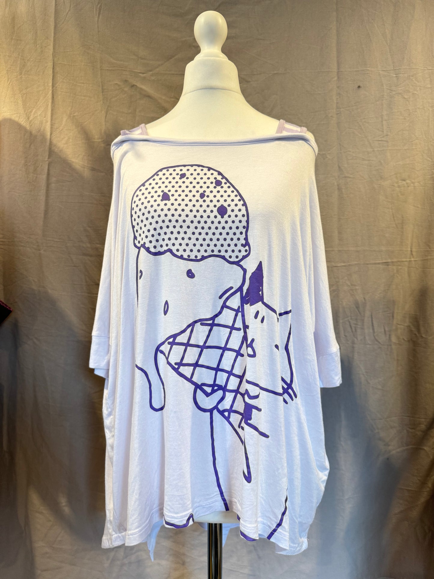 MINT NeKO Graphic Print Oversize Top