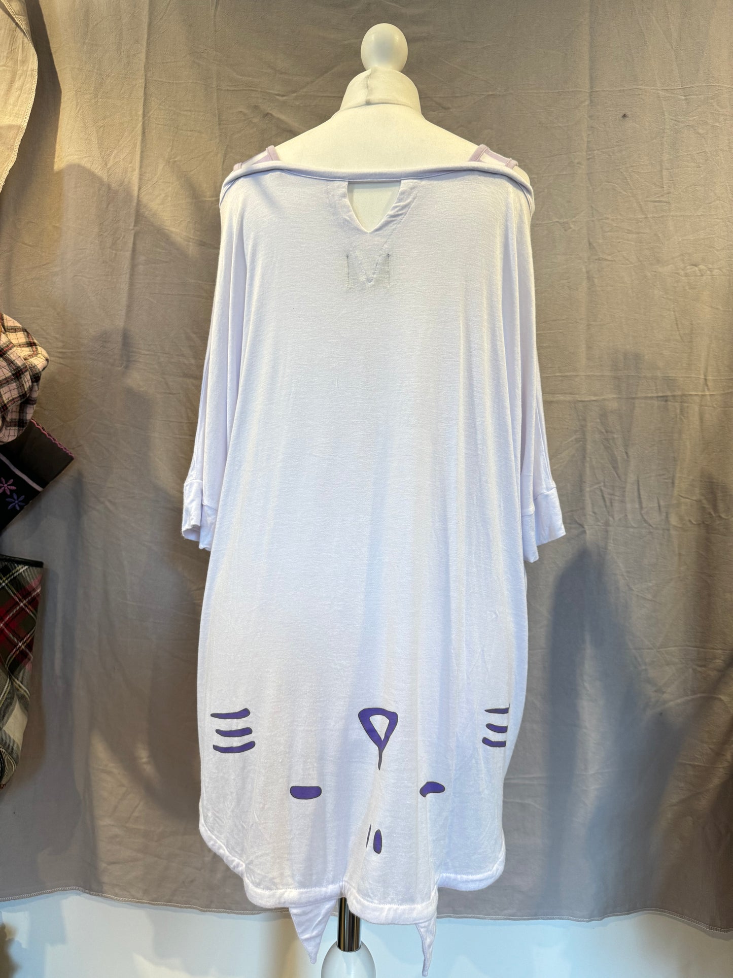 MINT NeKO Graphic Print Oversize Top