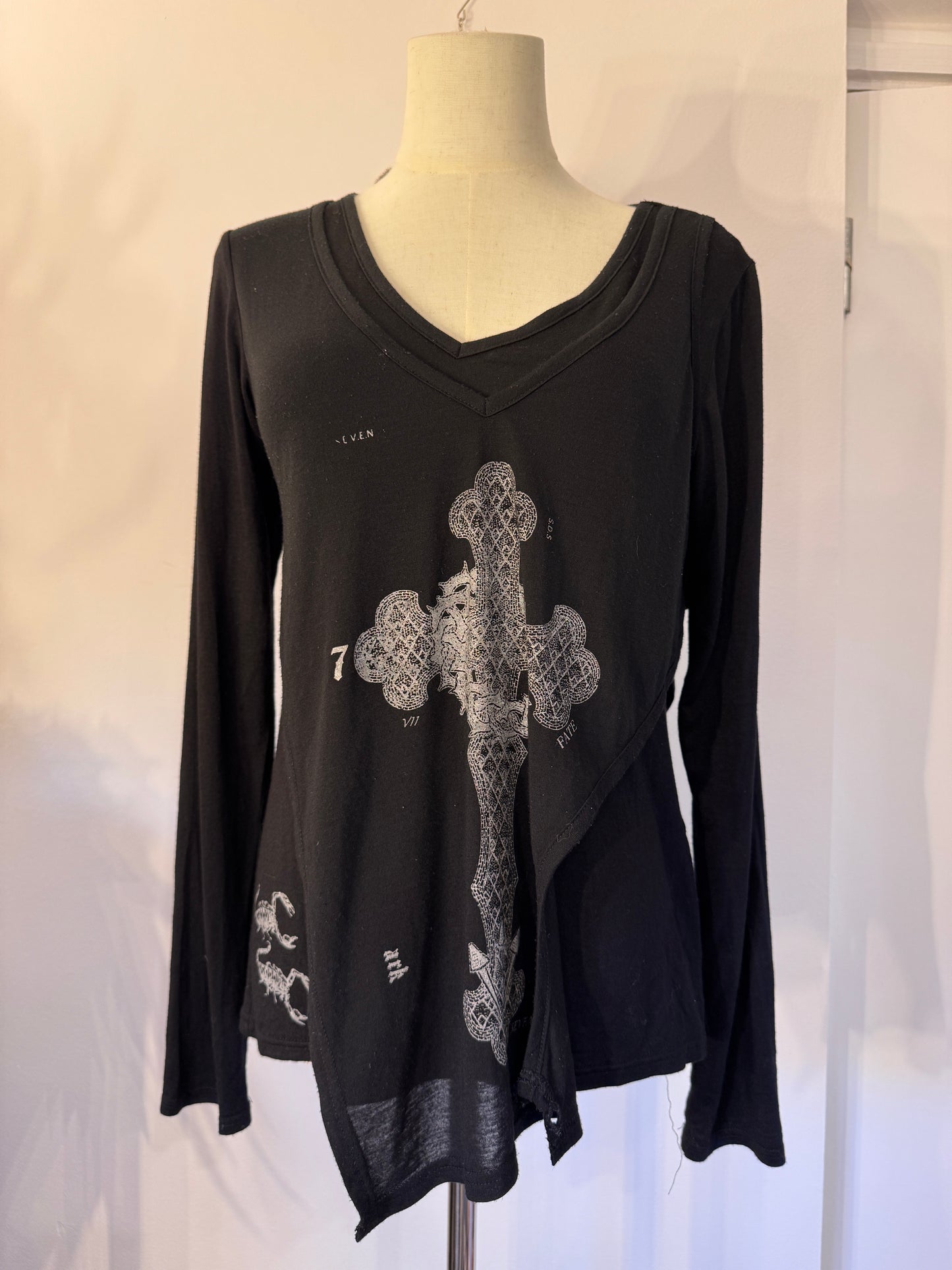 OZZ ON 2-Layers Cross Print Top
