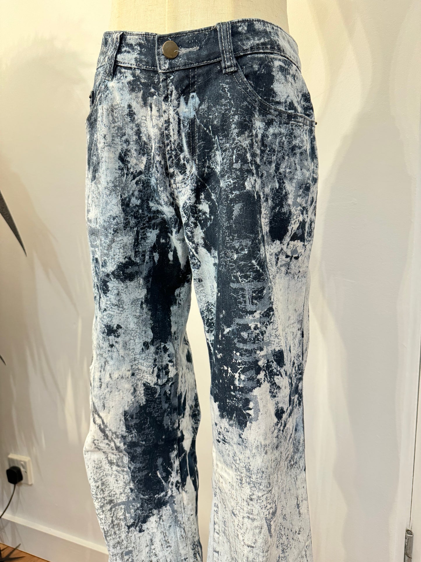 h.Anarchy Dye and Letter Print Jeans