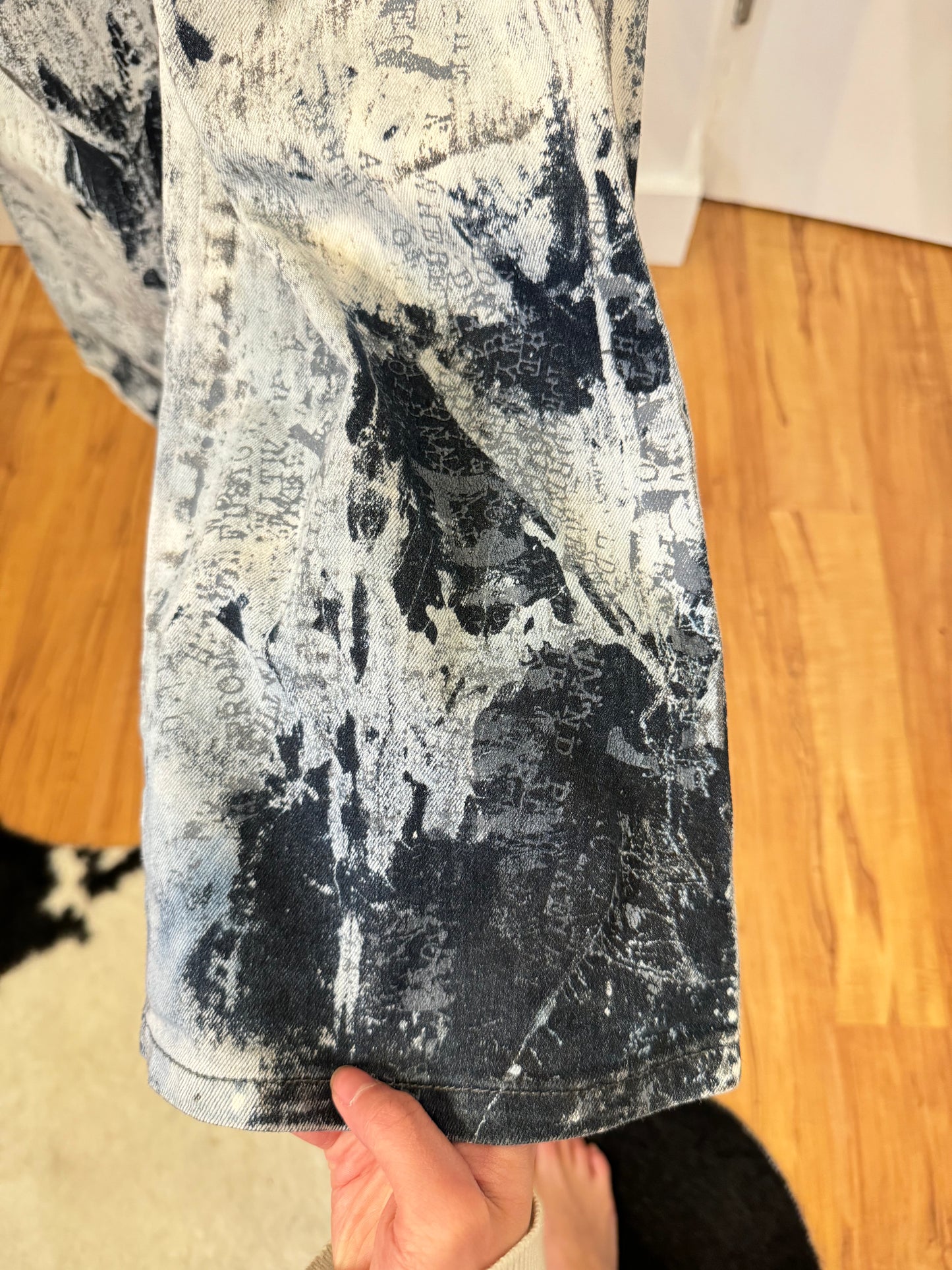 h.Anarchy Dye and Letter Print Jeans