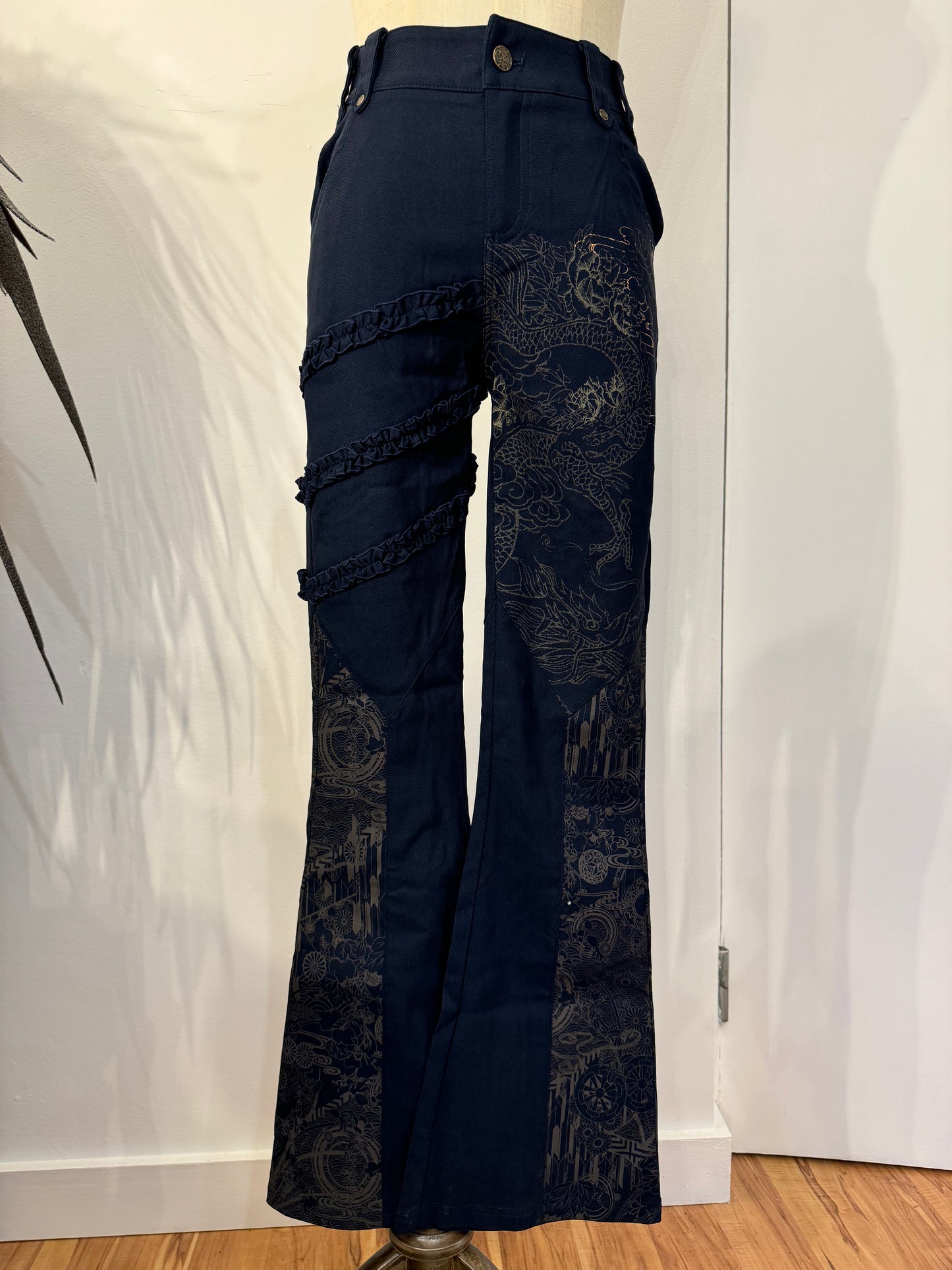 OZZ ON Dragon Print Jeans