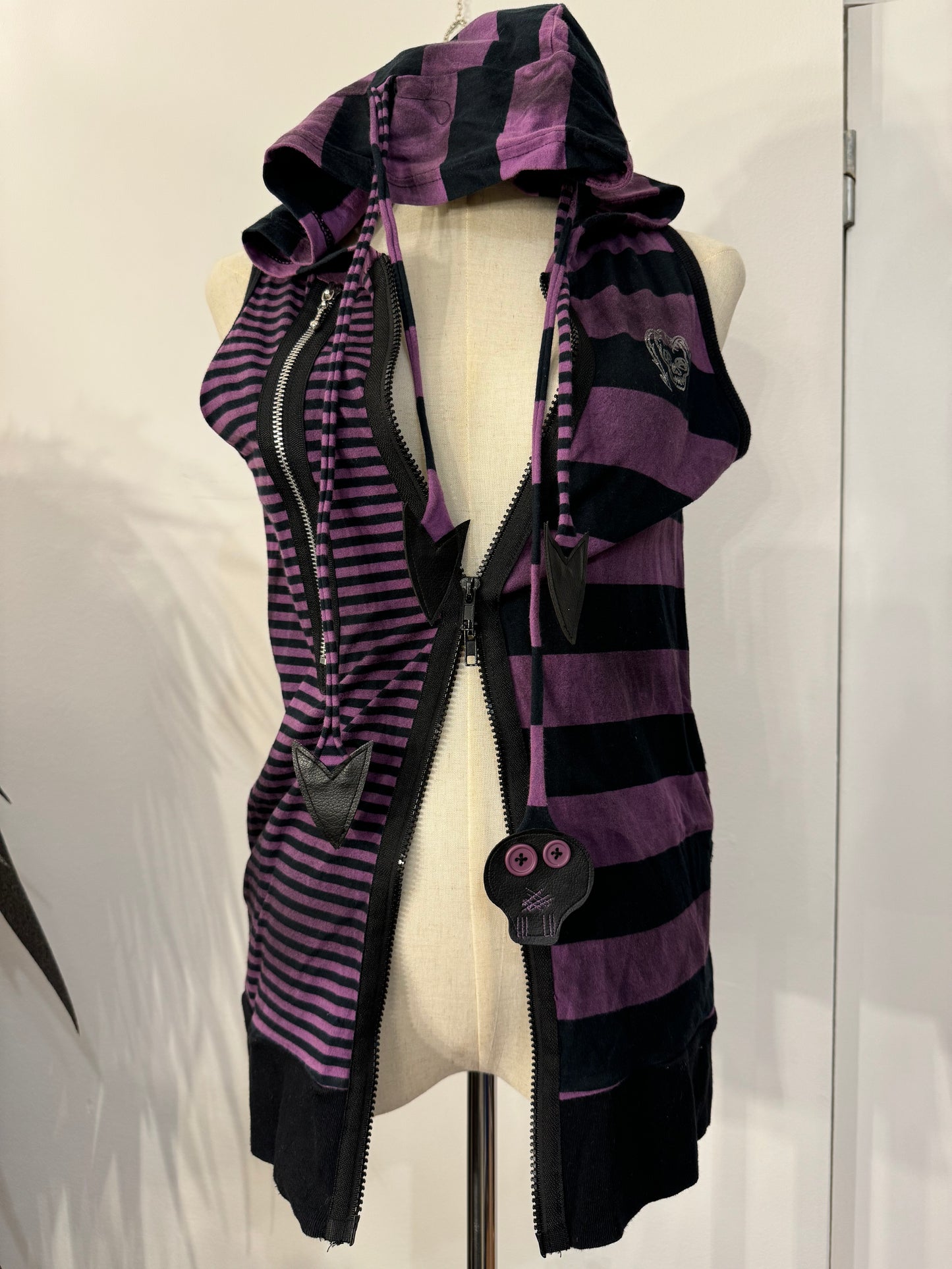 Algonquins Stripe Sleeveless Zip-Up Hoodie