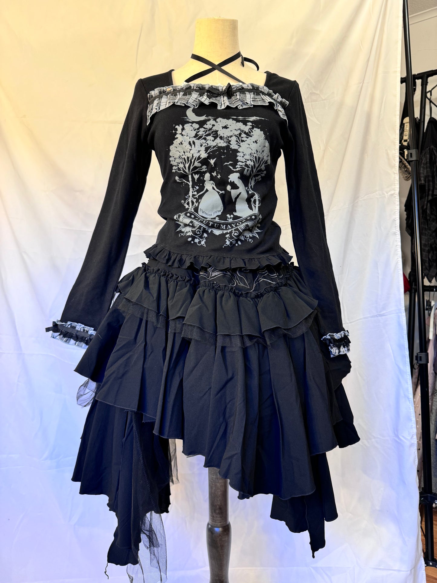 Putumayo Graphic Print Ruffle Long-Sleeves Top
