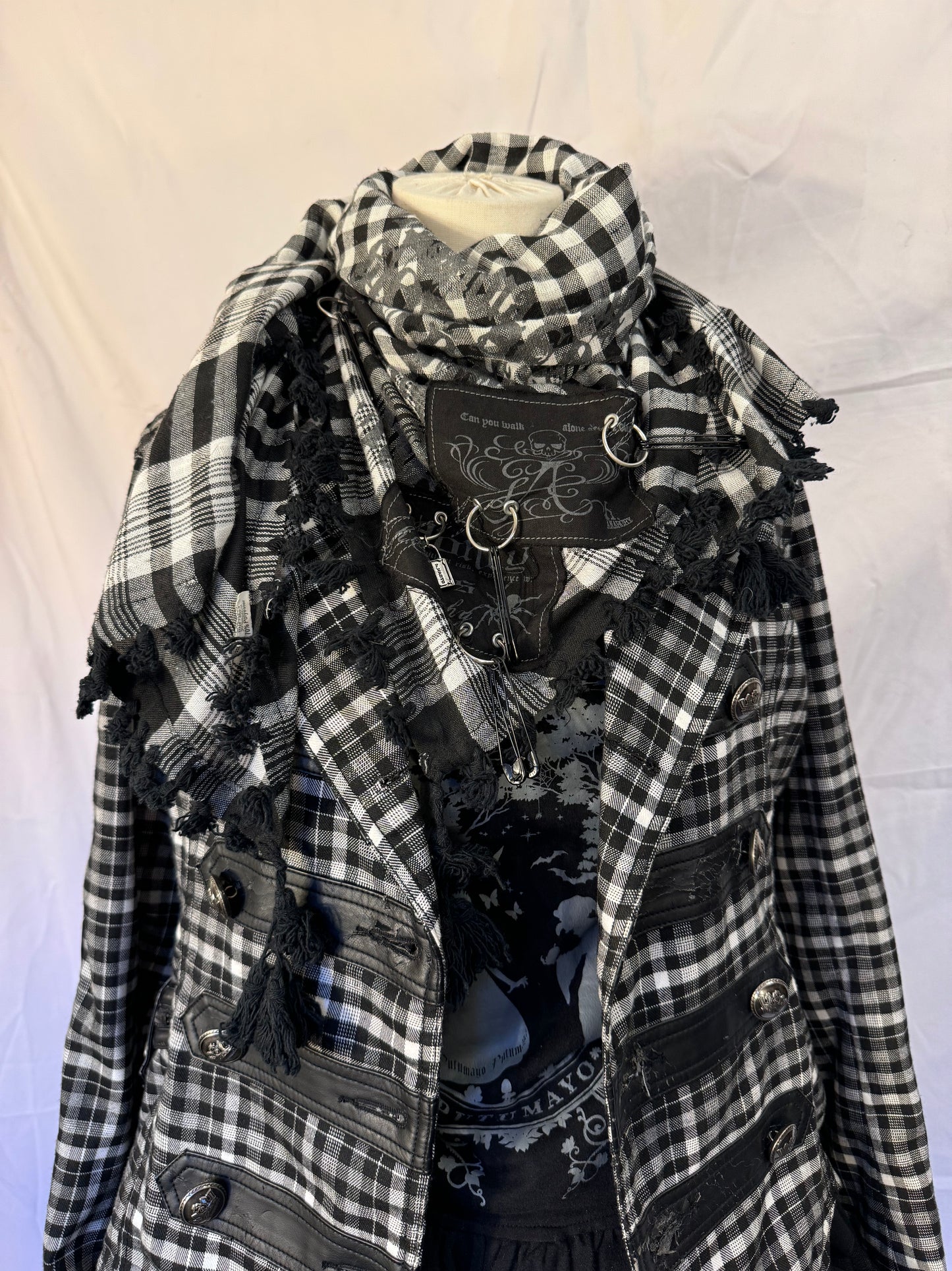 h.Naoto Plaid Tassle Scarf