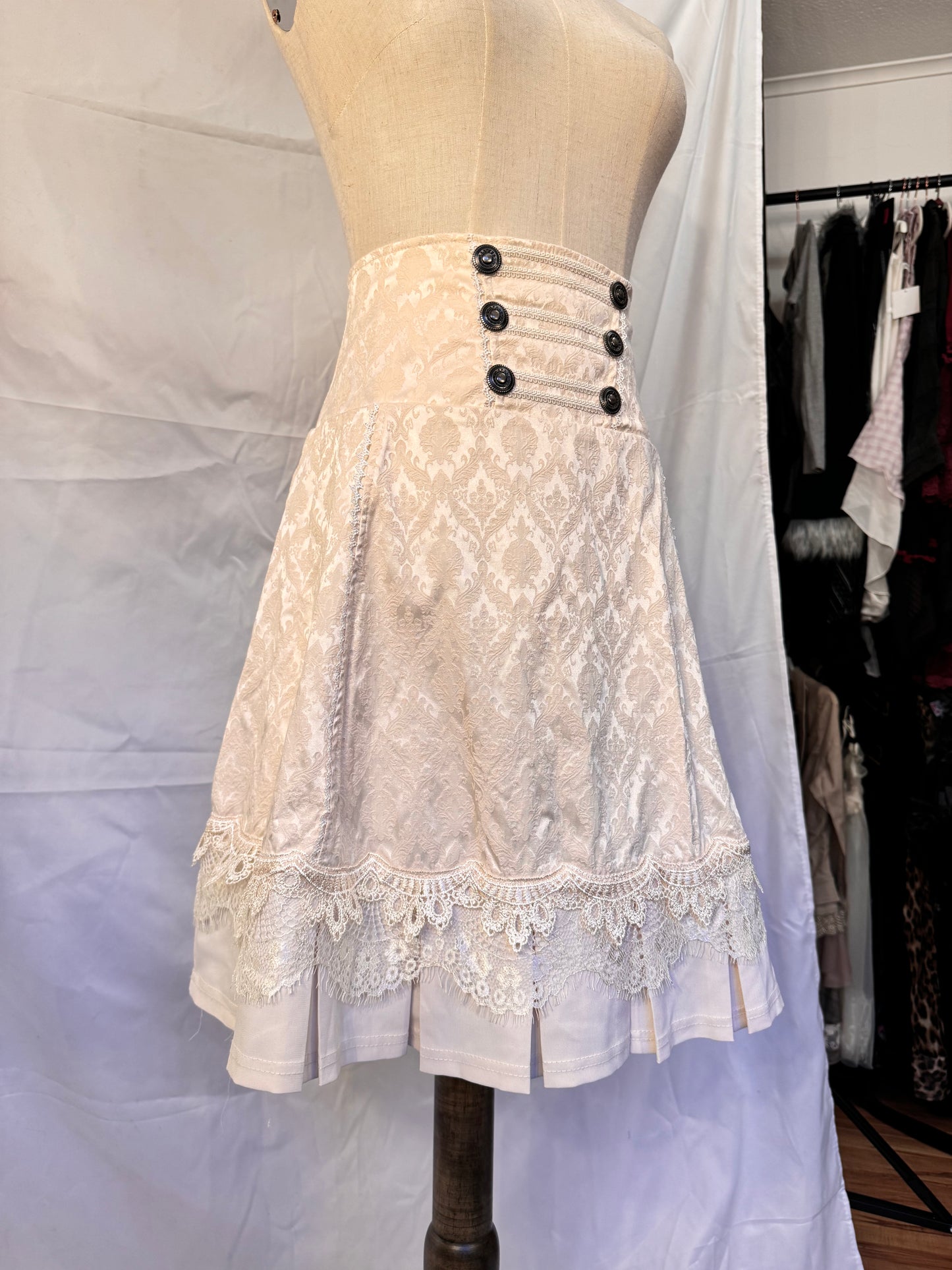 OZZ ON Lace Lace-Up Skirt