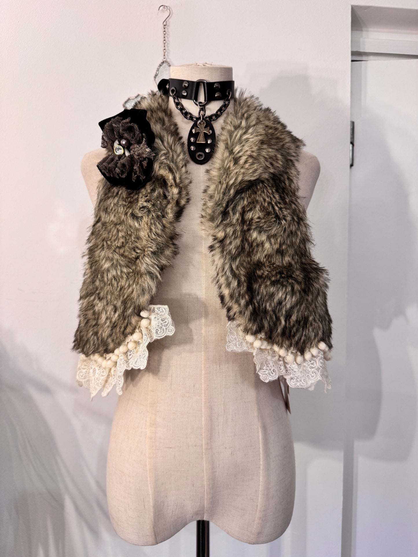 Axes Femme Fur Vest