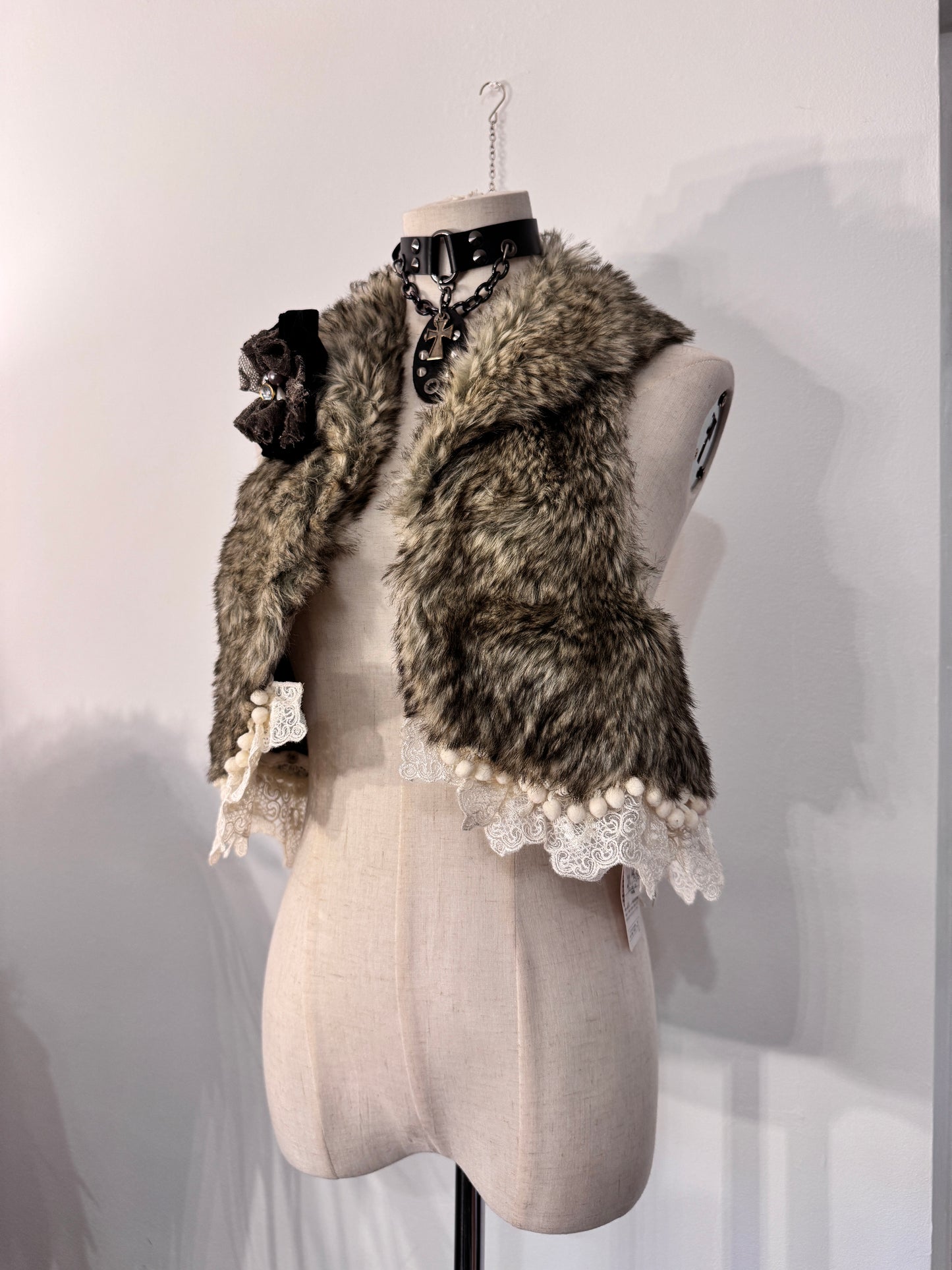 Axes Femme Fur Vest