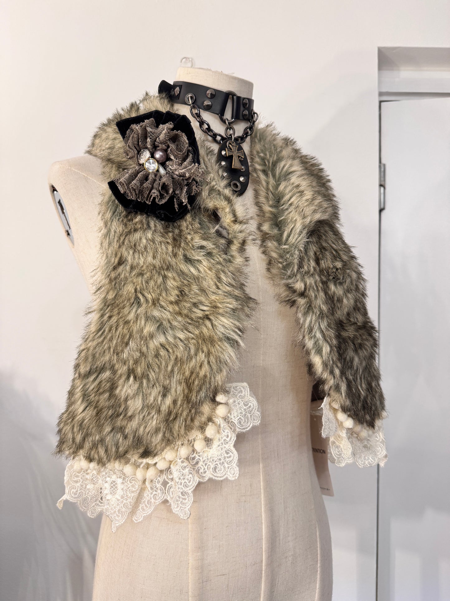 Axes Femme Fur Vest