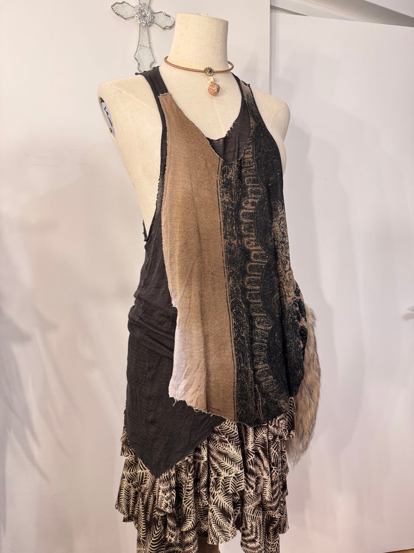 Share Spirit Multi-Layers Tank Top