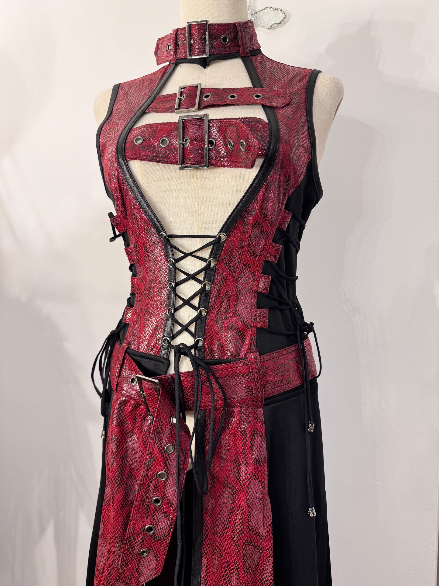 Qutie Frash Sleeveless Lace-Up Dress