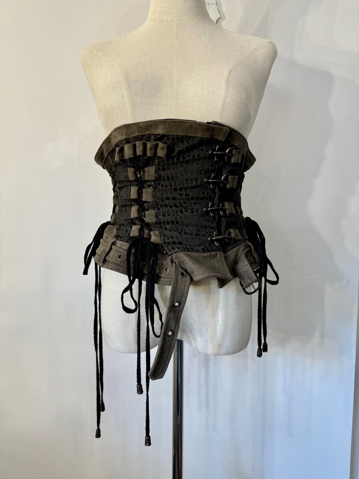 Qutie Frash Strap Corset