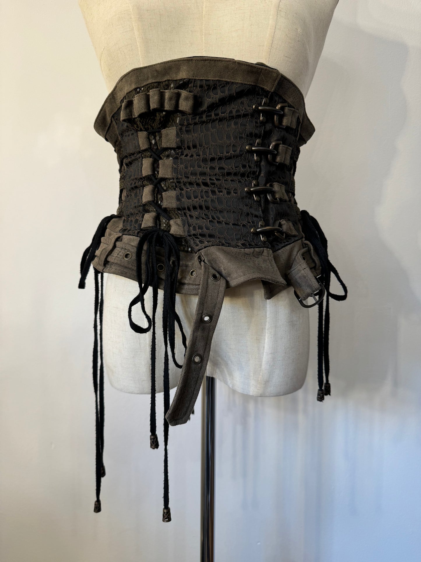 Qutie Frash Strap Corset
