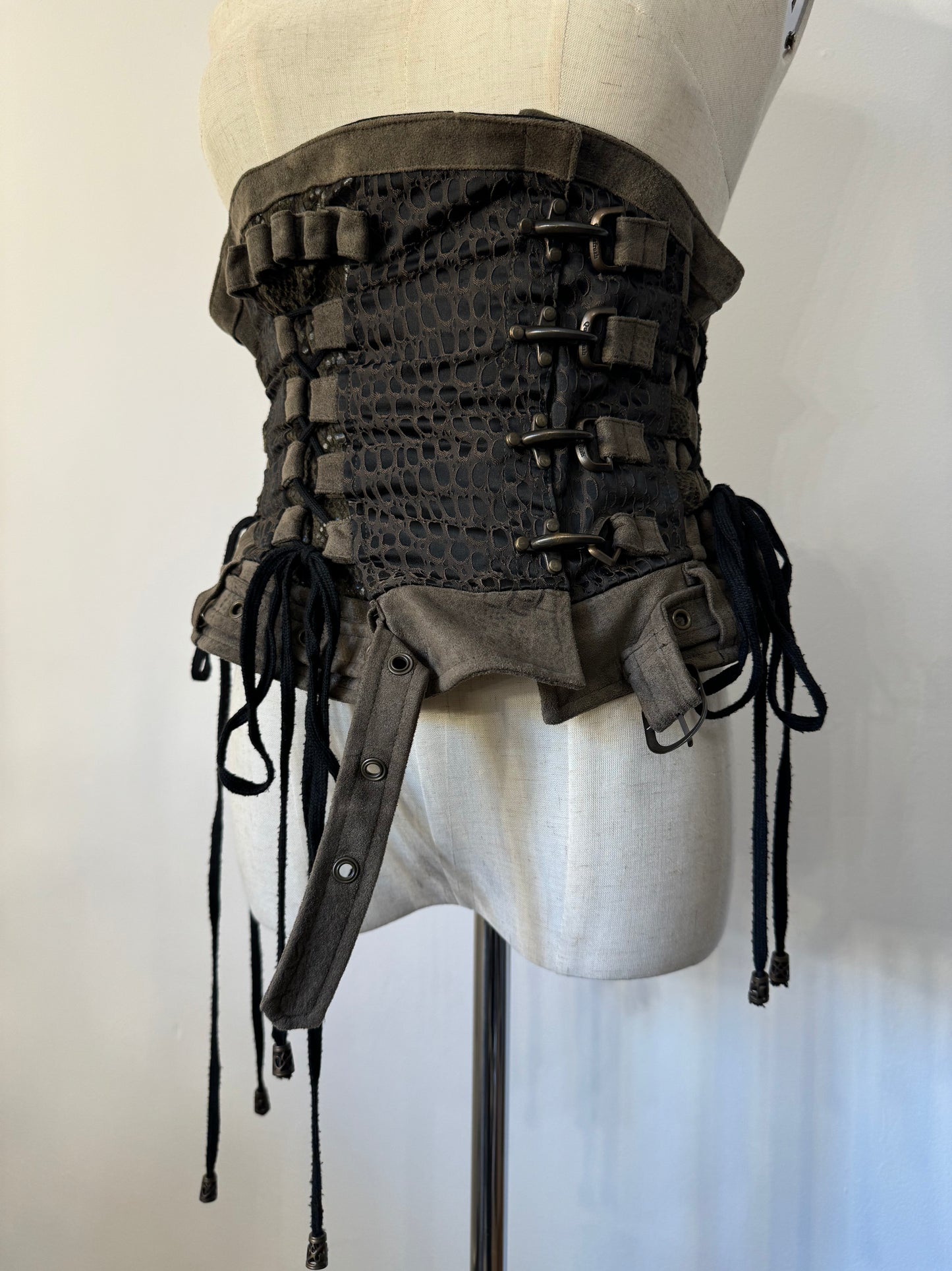 Qutie Frash Strap Corset