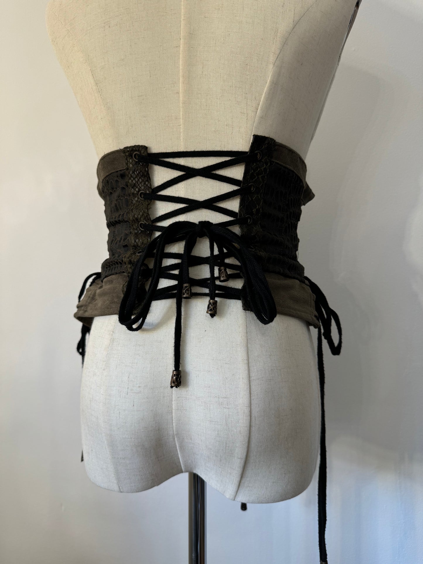 Qutie Frash Strap Corset