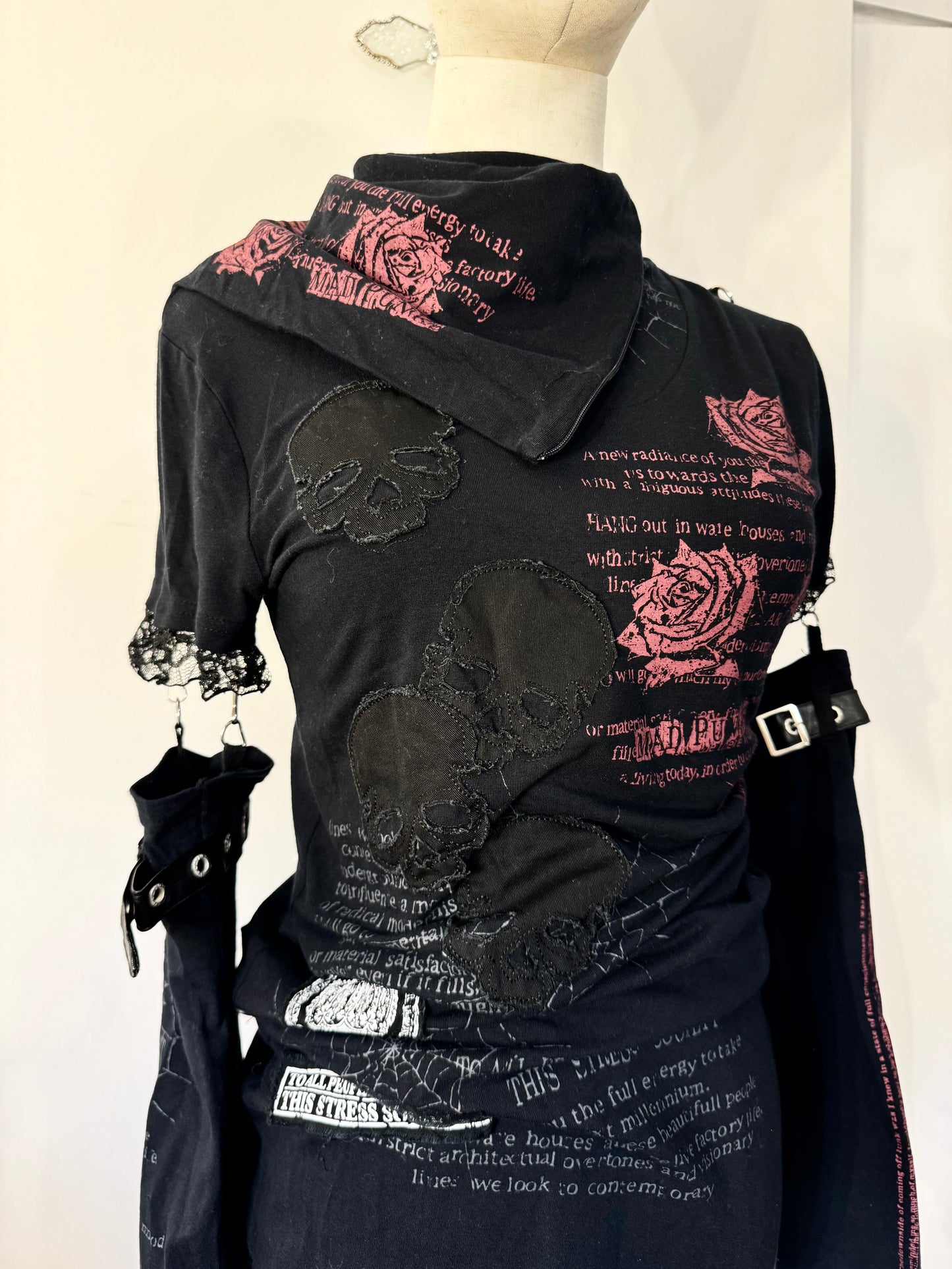 Mad Punks Rose and Skull Print Top with Detachable Sleeves