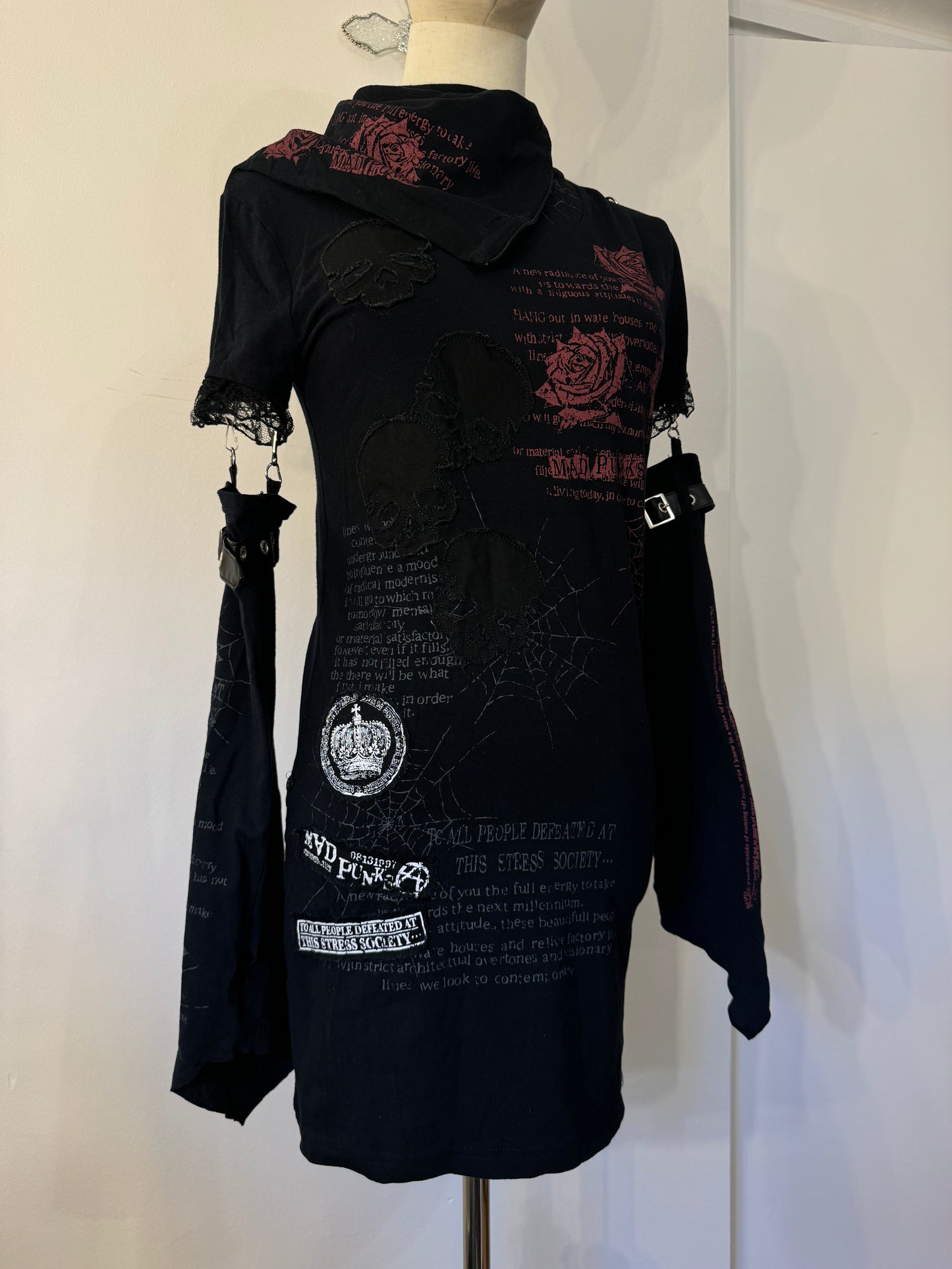 Mad Punks Rose and Skull Print Top with Detachable Sleeves