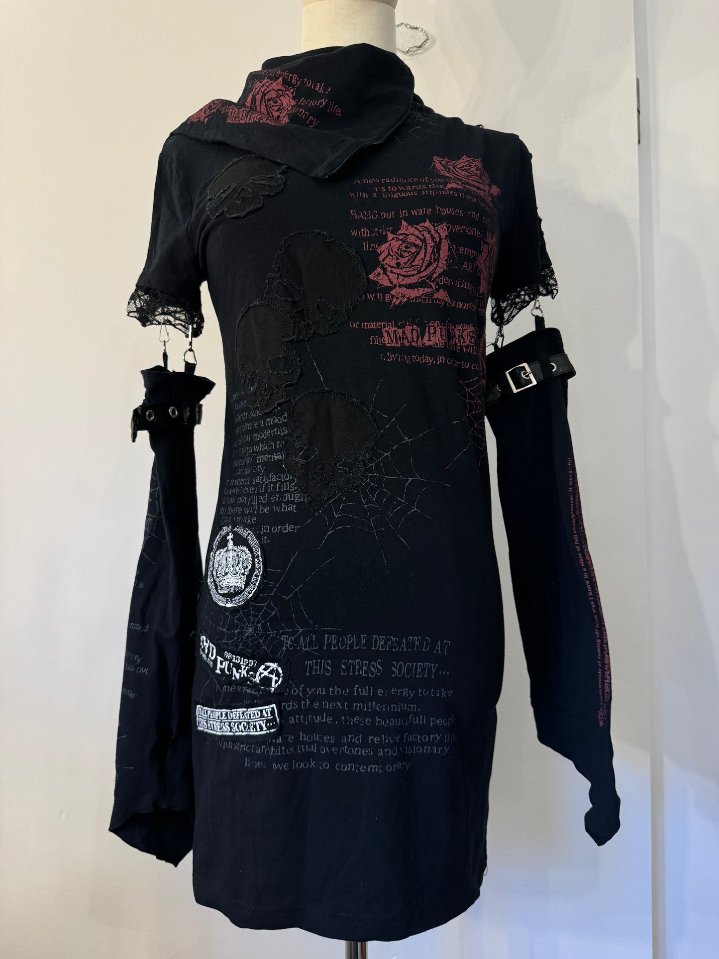 Mad Punks Rose and Skull Print Top with Detachable Sleeves