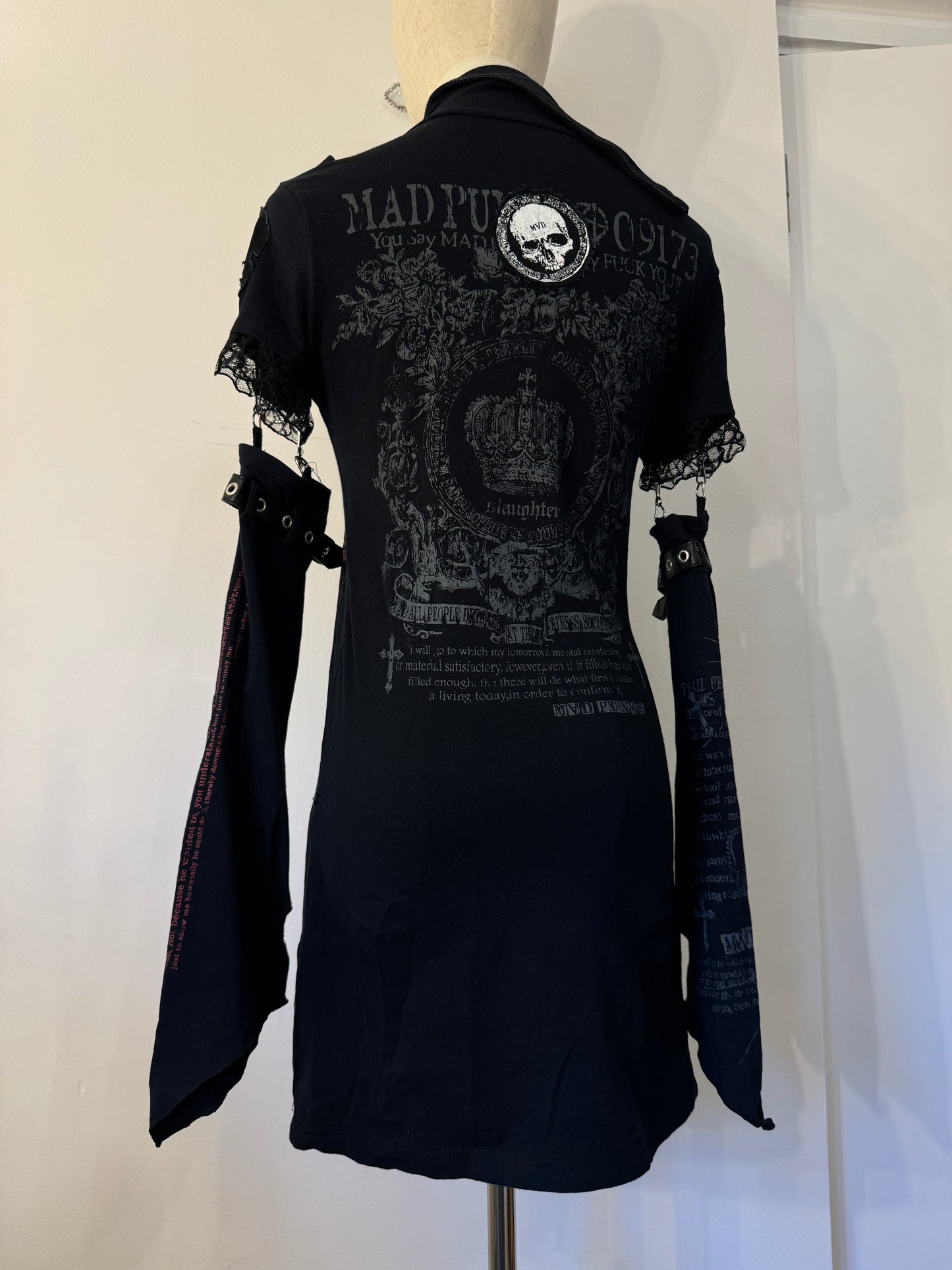 Mad Punks Rose and Skull Print Top with Detachable Sleeves