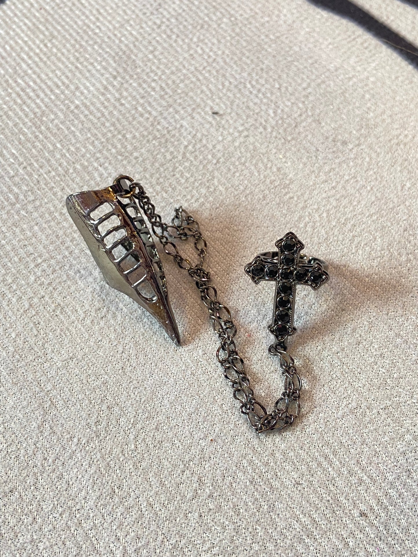 Sexpot Revenge Shield and Cross Chain Rings Set