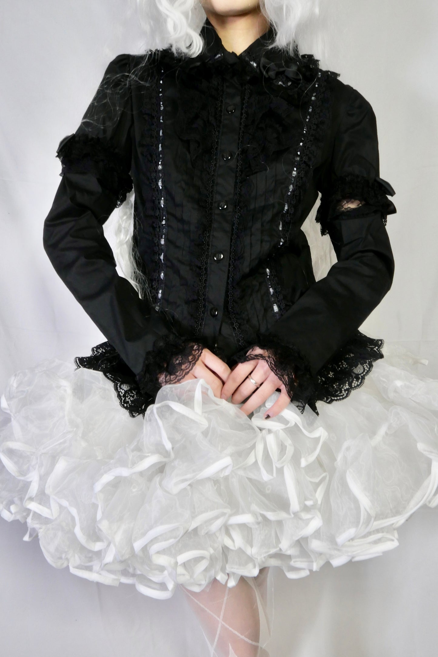 h.Naoto Frill Lace Shirt with Detachable Sleeves
