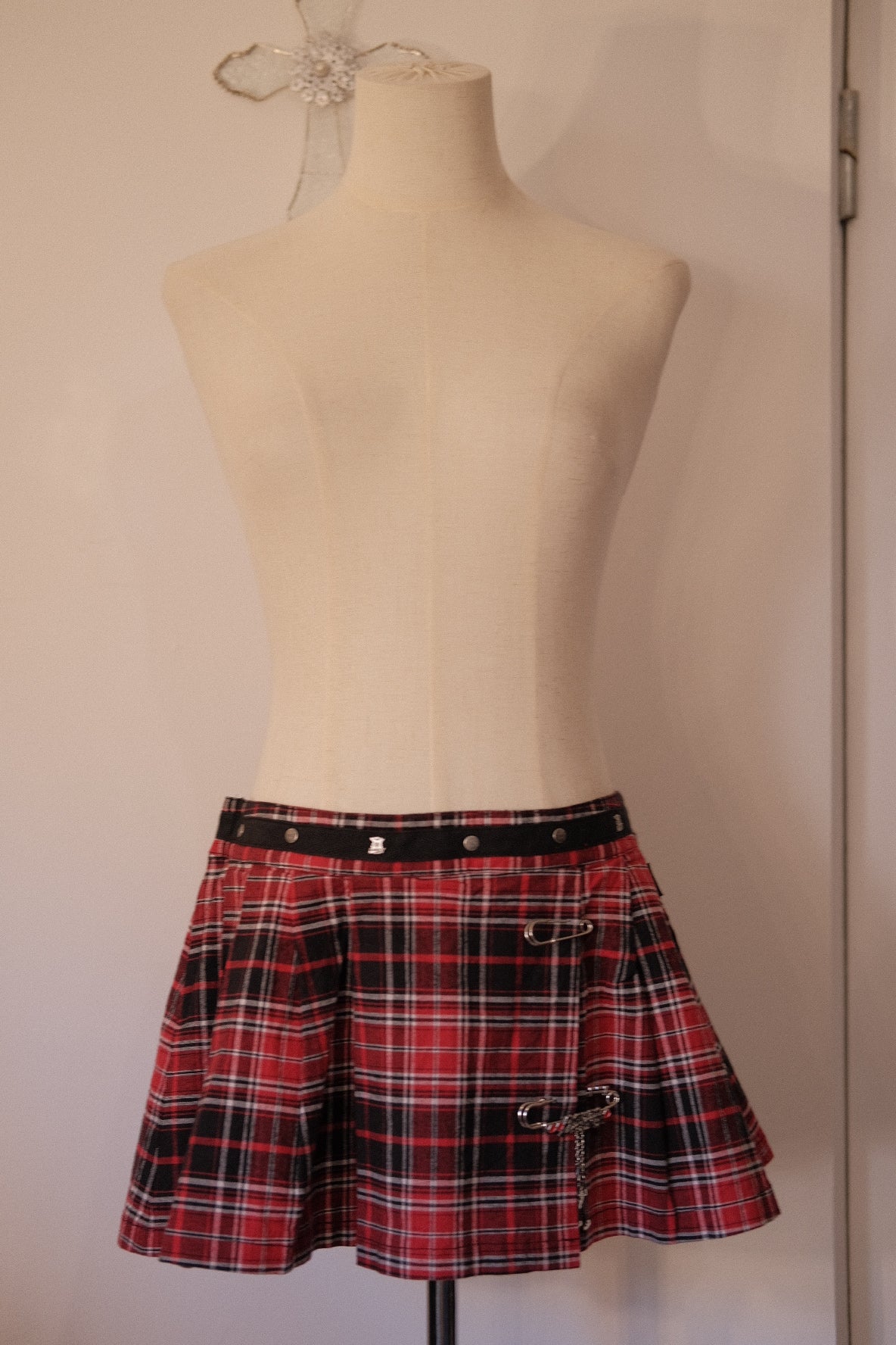 h.Naoto Low-Waist Plaid Skirt