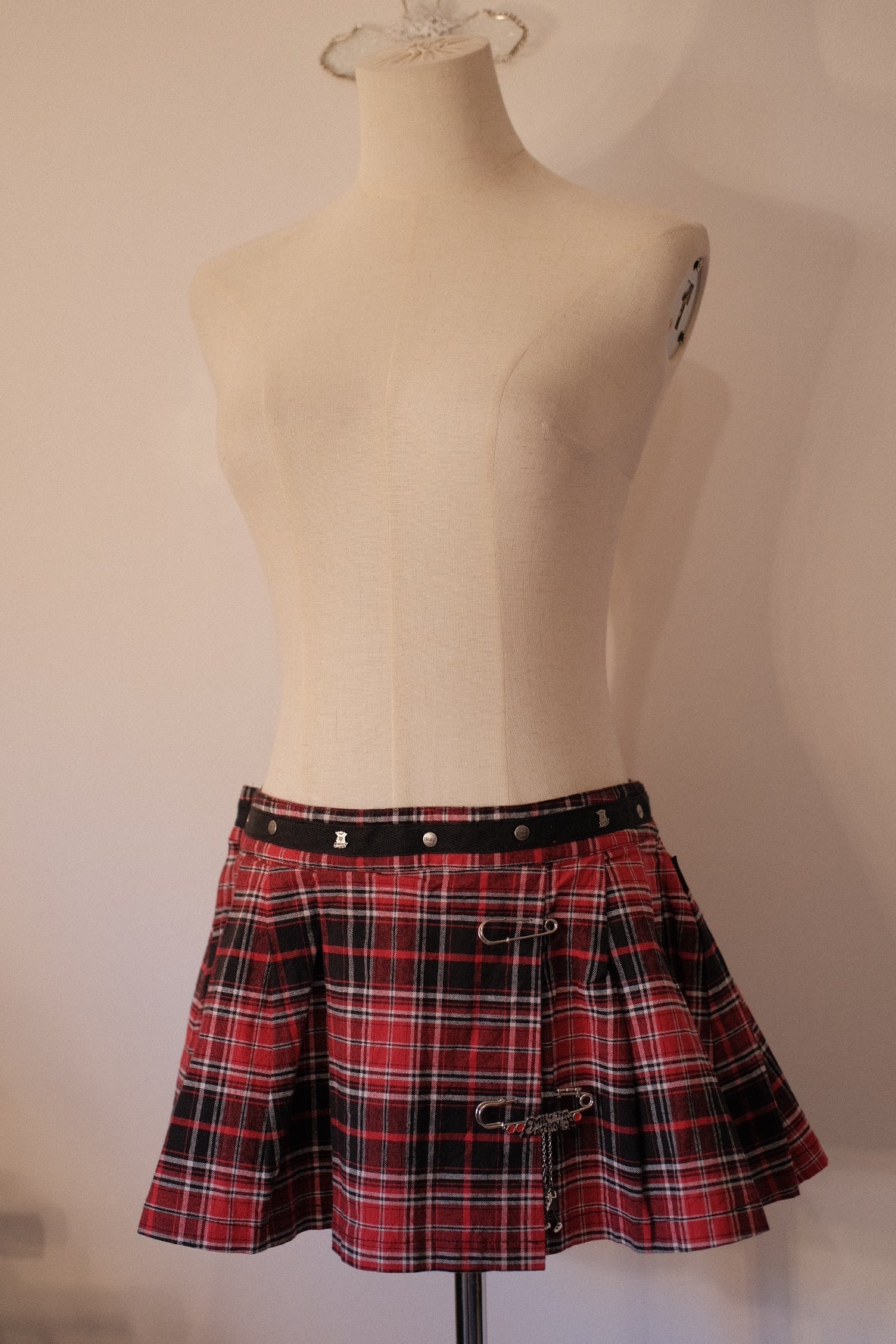 h.Naoto Low-Waist Plaid Skirt