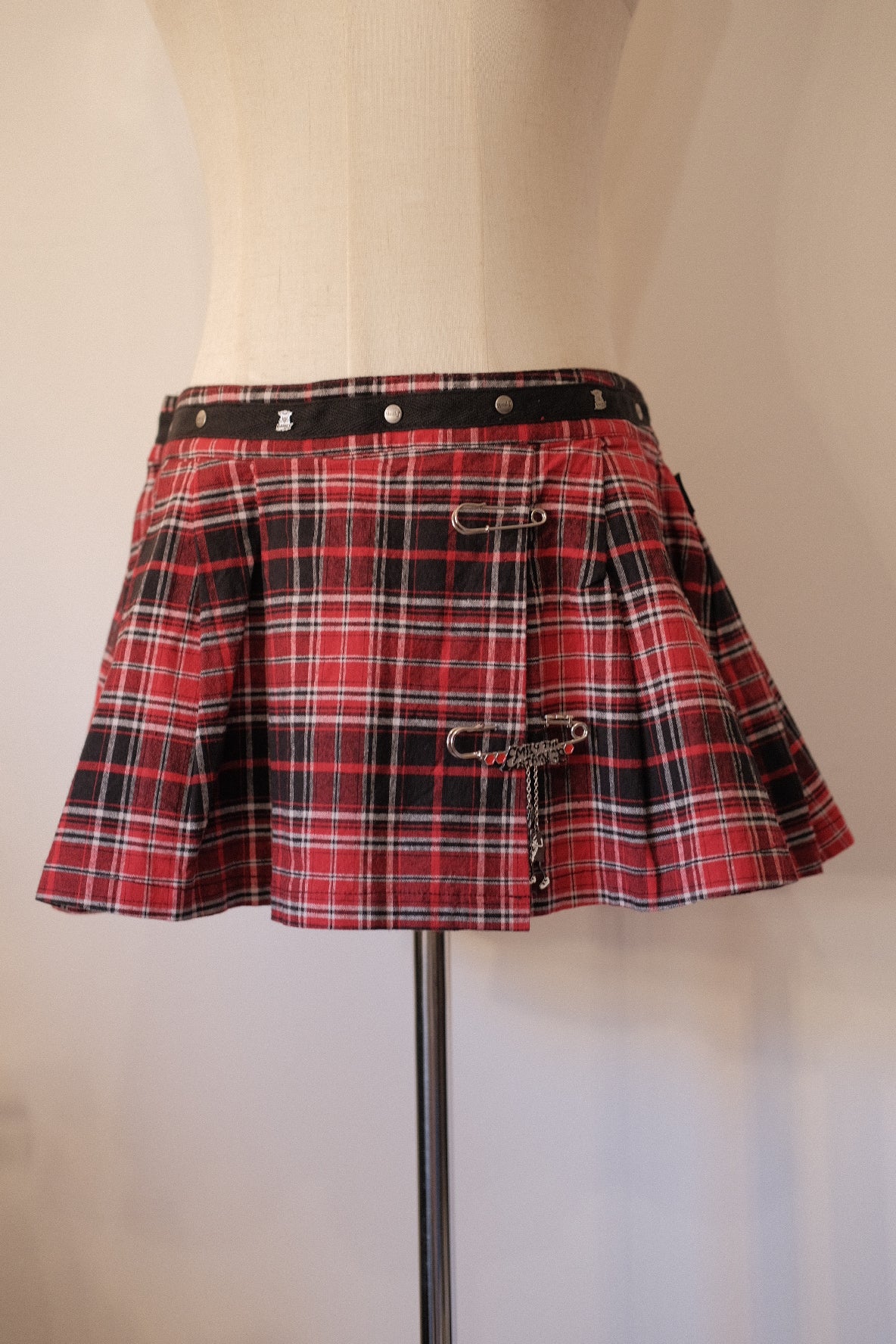h.Naoto Low-Waist Plaid Skirt