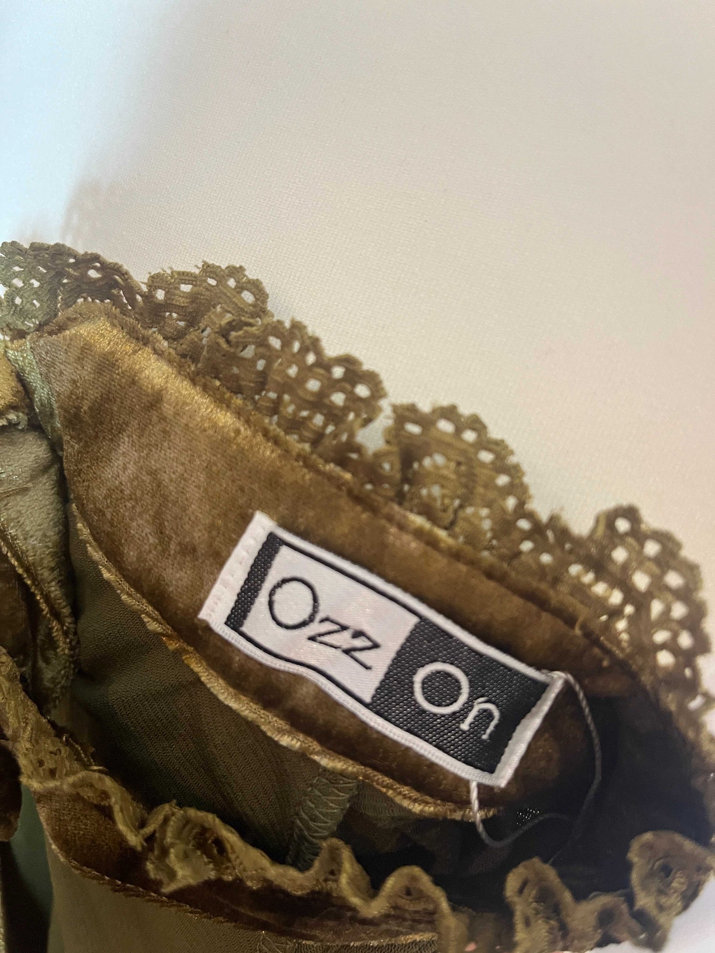 OZZ ON French Style Shawl