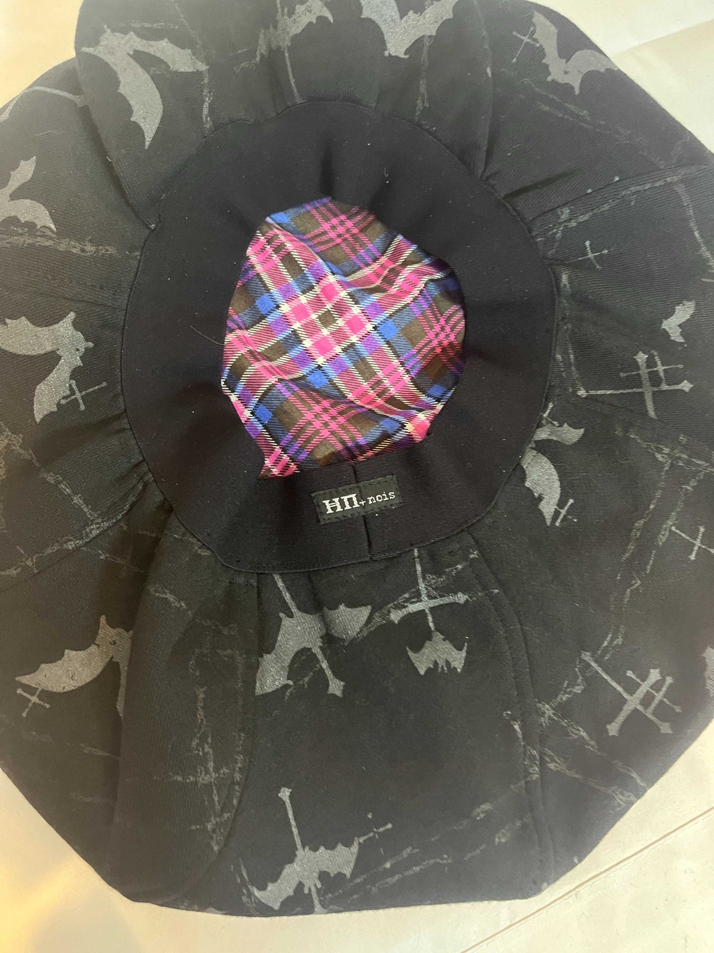 HN+nois Cross Print Beret Hat