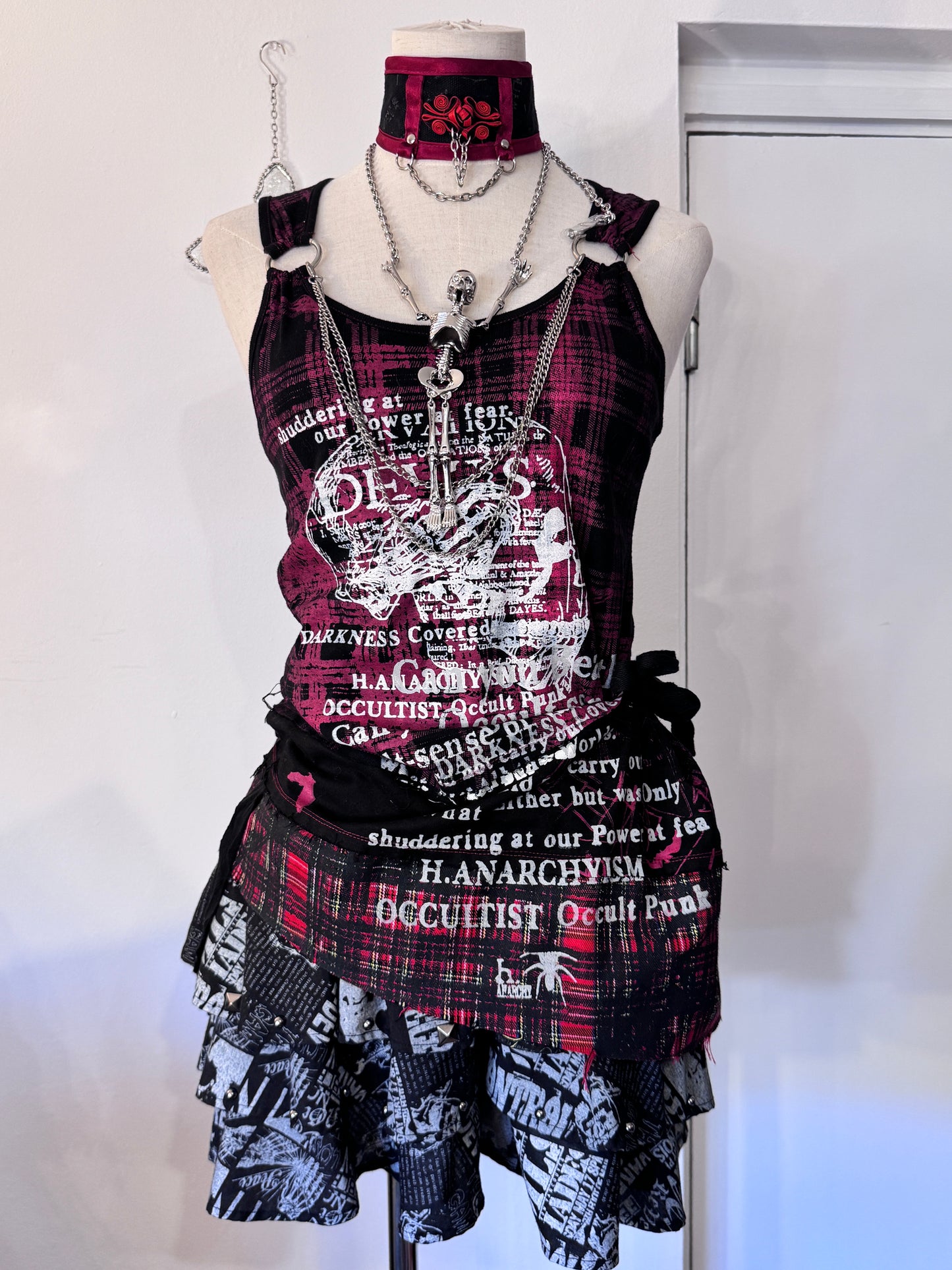 h.Naoto Letter Print Tank Top with Chain