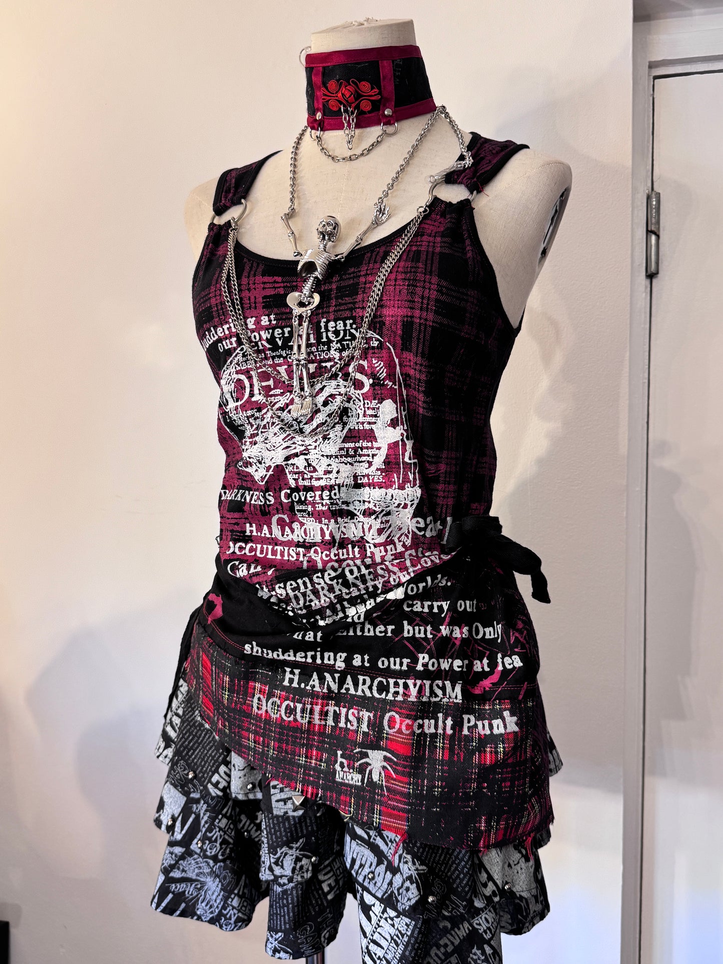 h.Naoto Letter Print Tank Top with Chain