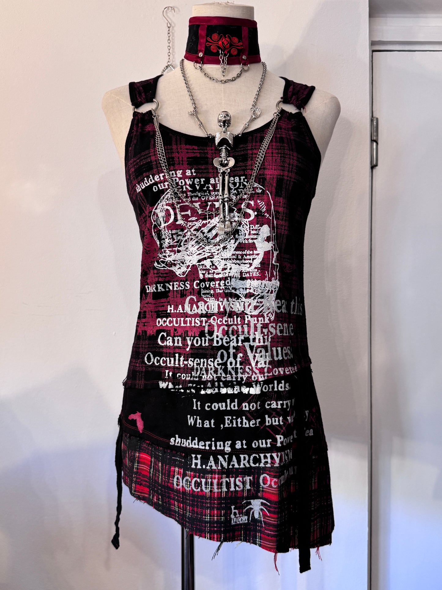 h.Naoto Letter Print Tank Top with Chain