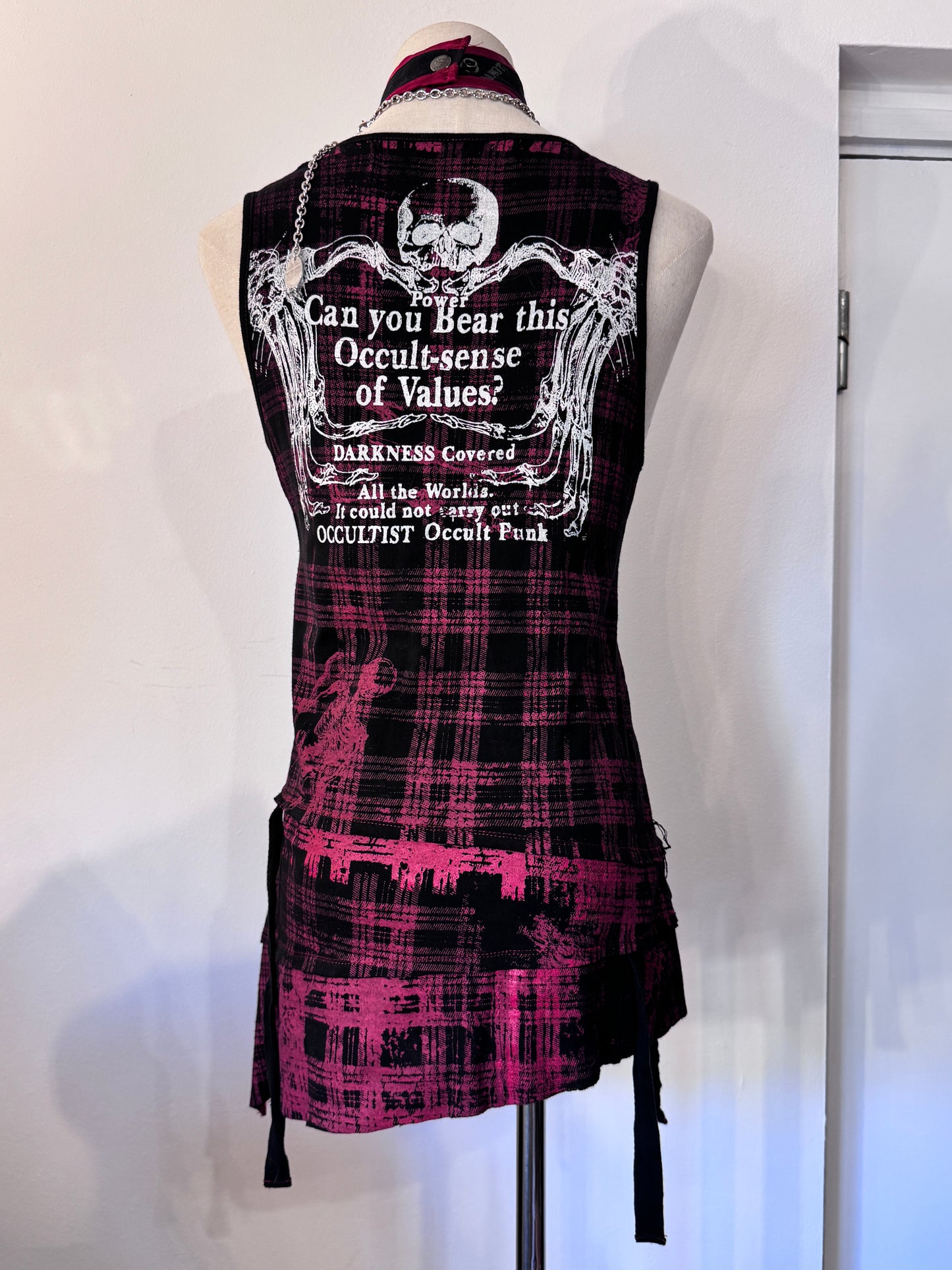 h.Naoto Letter Print Tank Top with Chain