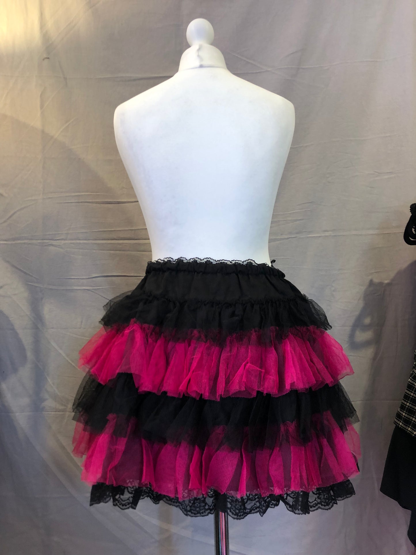 Algonquins Multi-Layers Mesh Black and Pink Skirt