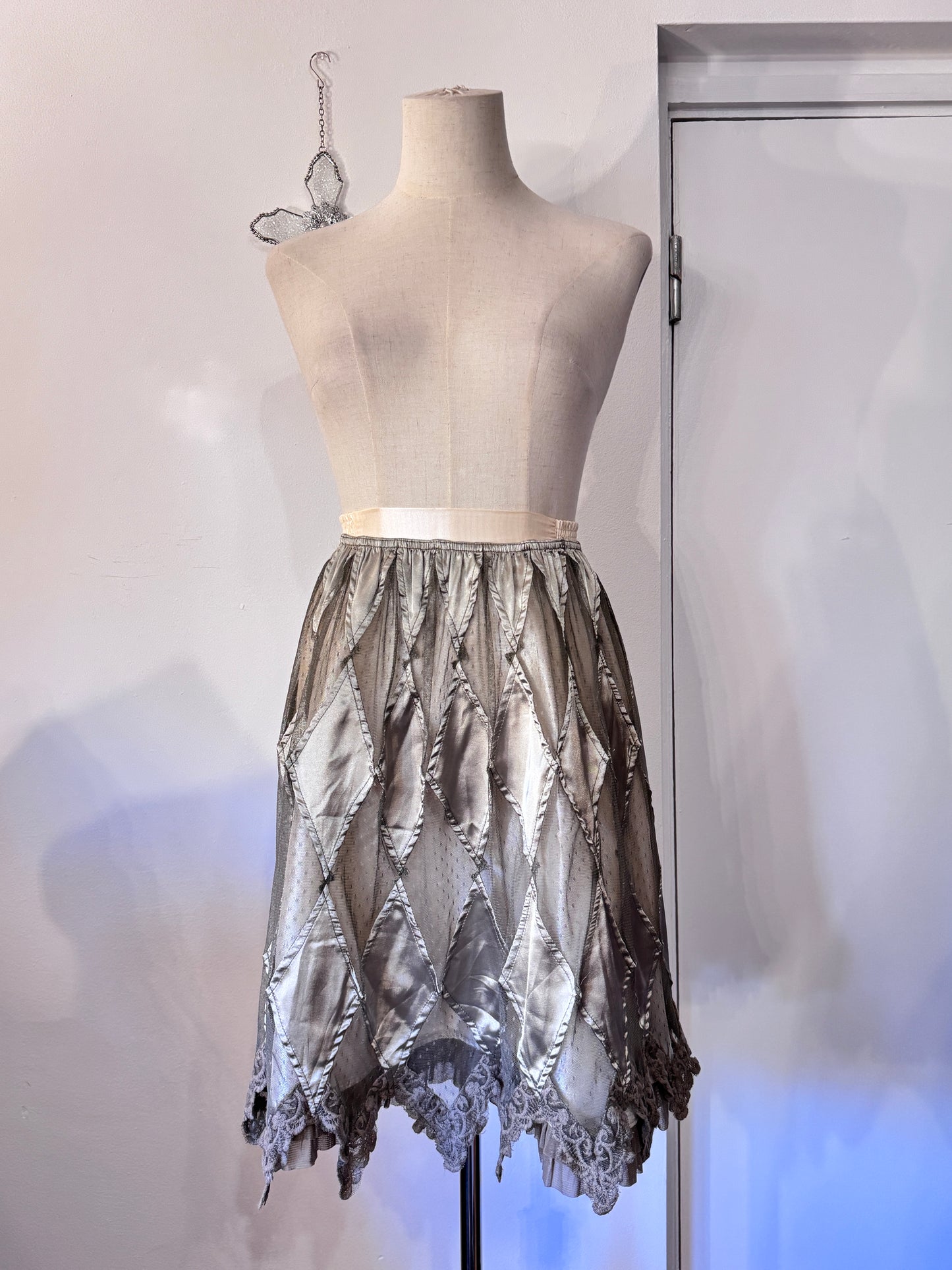 OZZ ON Lace Pattern Skirt