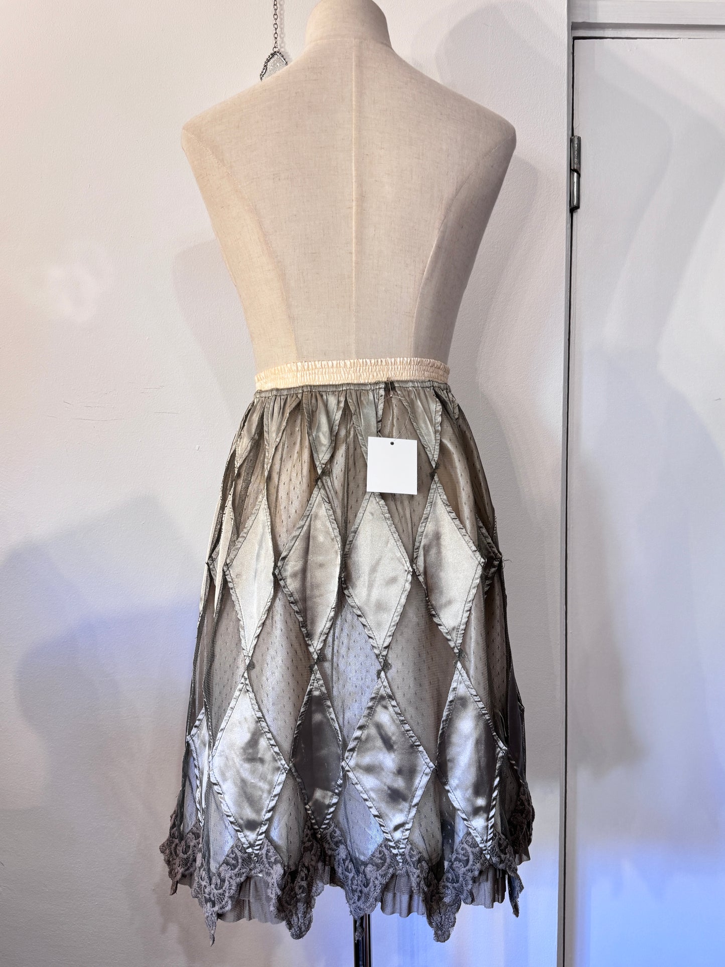 OZZ ON Lace Pattern Skirt