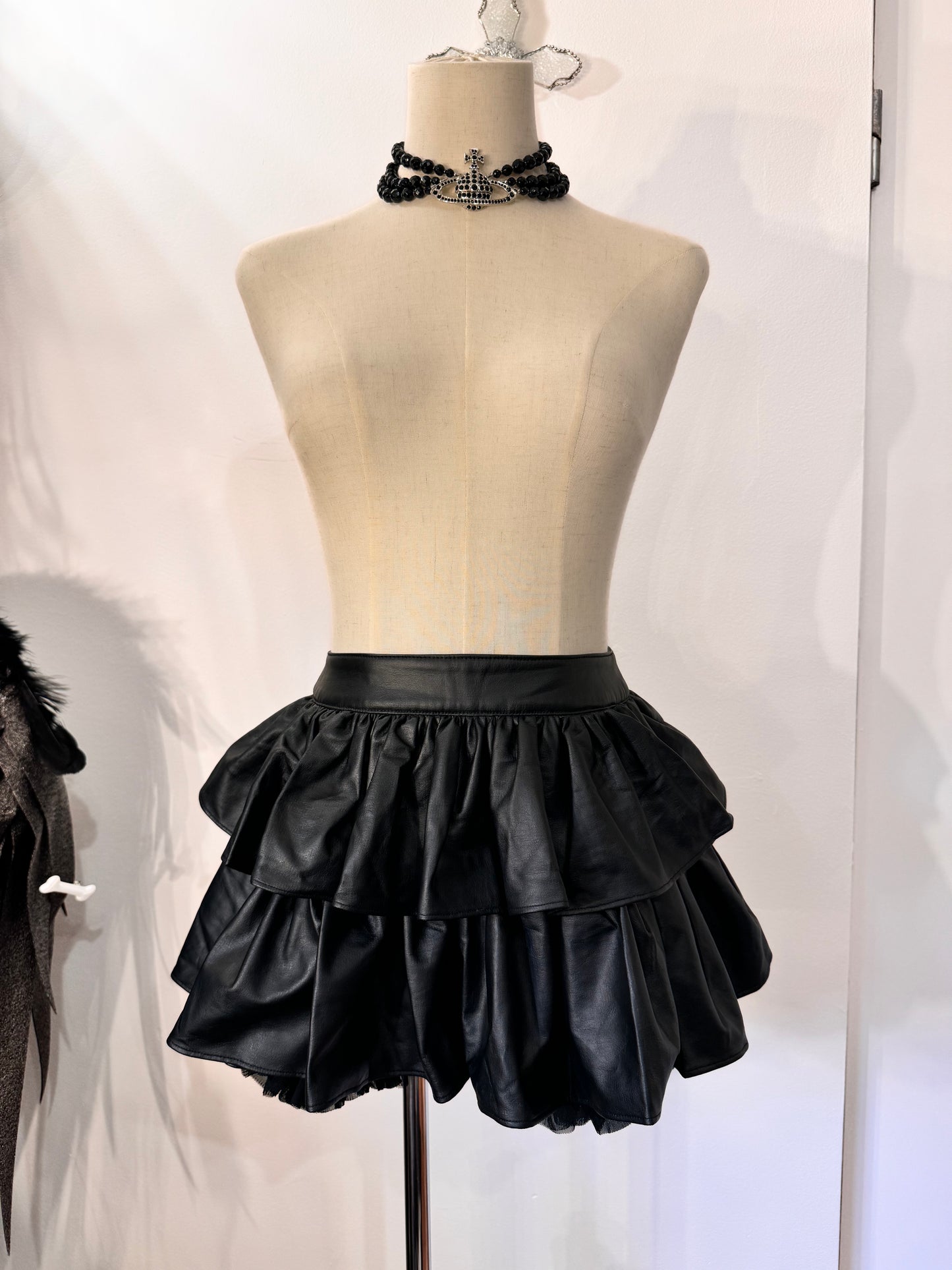 Na+H Ruffle Leather Shorts