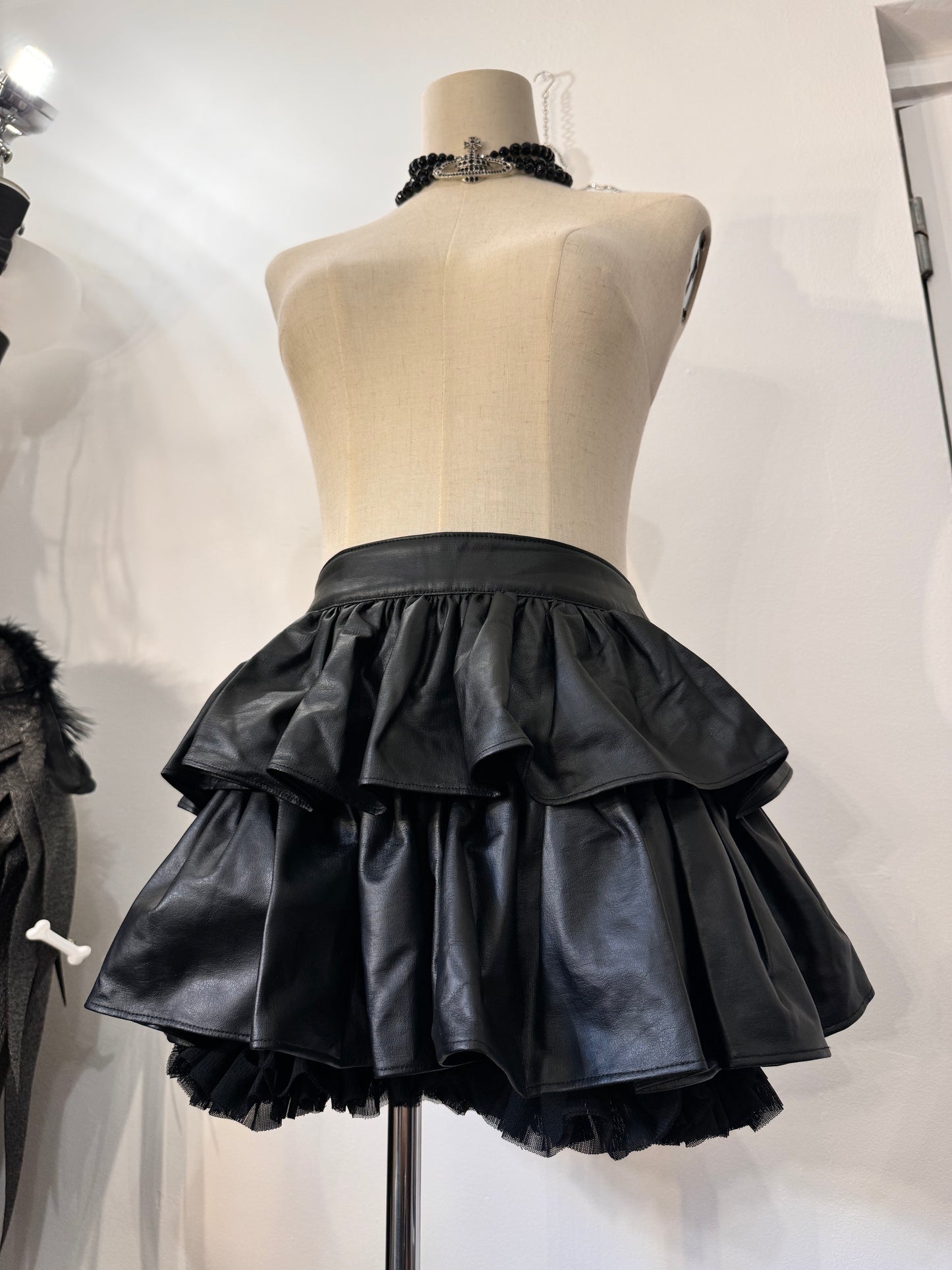 Na+H Ruffle Leather Shorts
