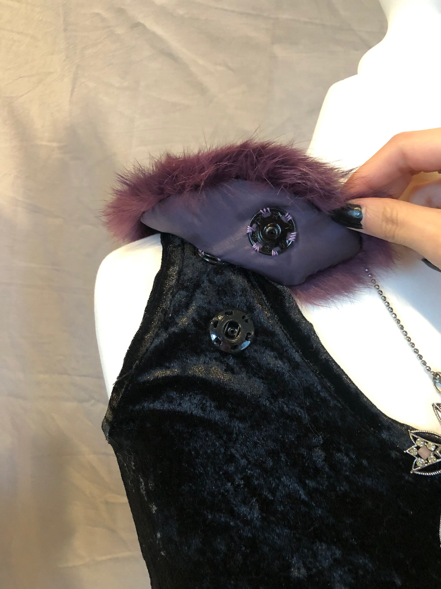 alice auaa Fur Collar Rhinestone Velvet Tank Top