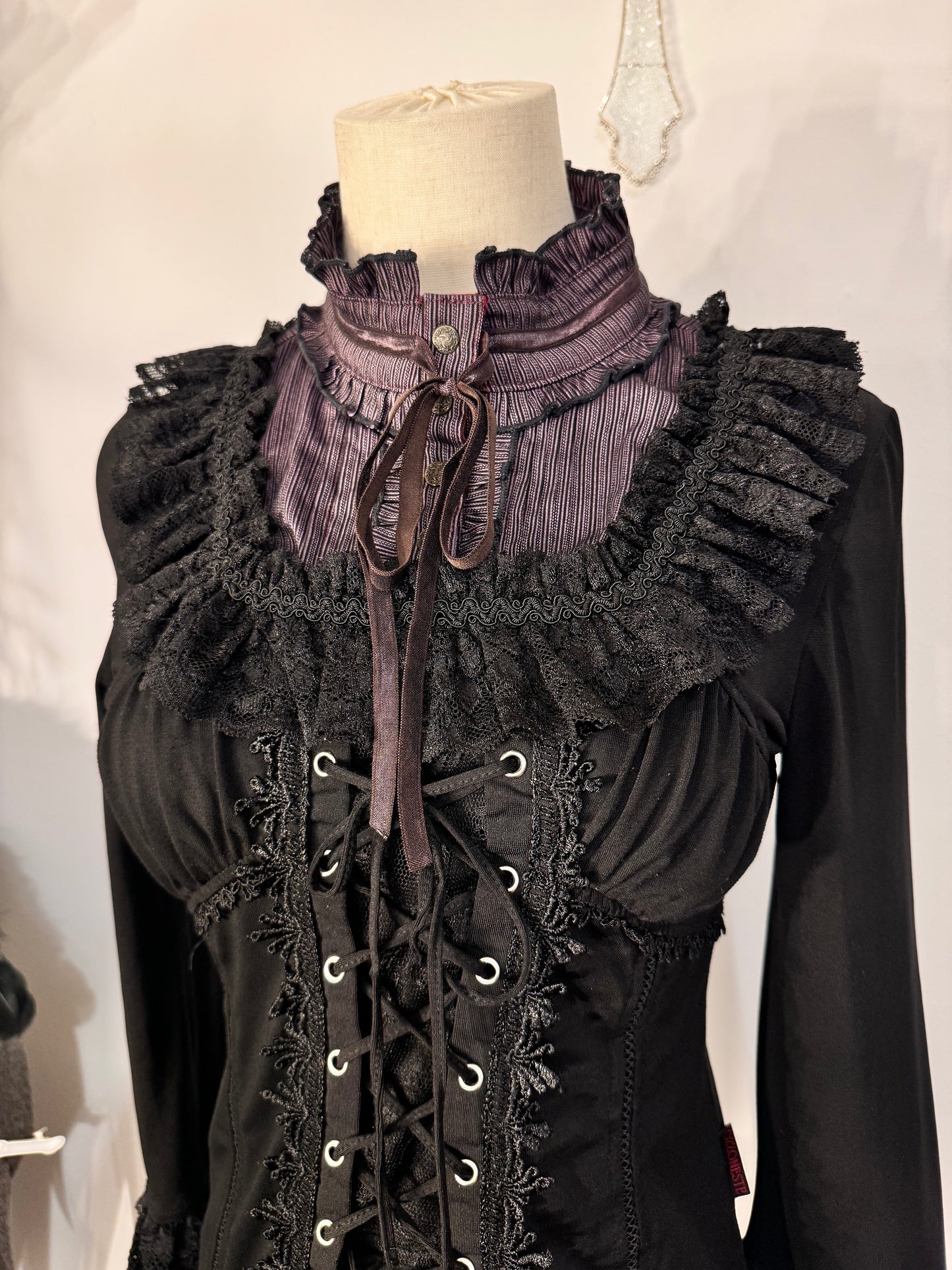 OZZ ON Hime-Sleeves Lace-Up Top